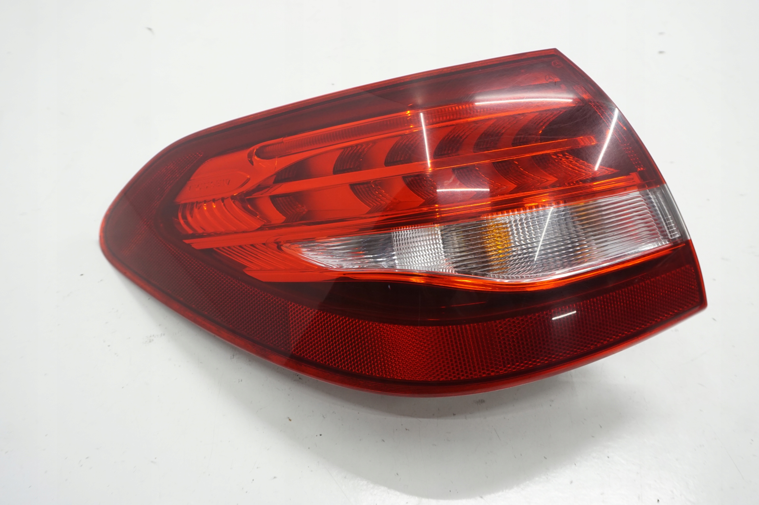 MERCEDES W205 15R LAMPA LEWY TYŁ W2059069902