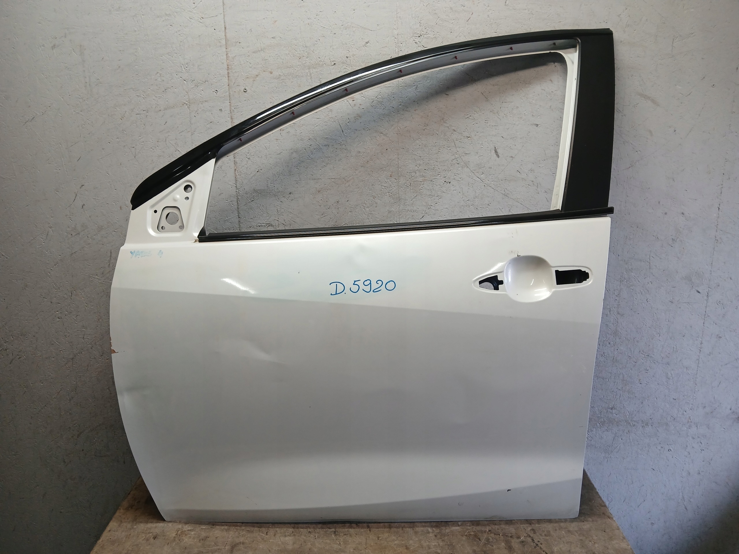 door front left TOYOTA YARIS IV 4 20