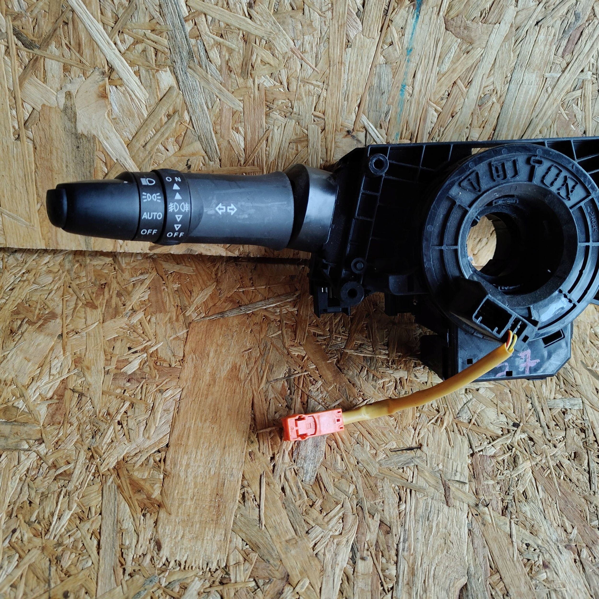 commande levier commodo sous volant Peugeot 4008 17H461