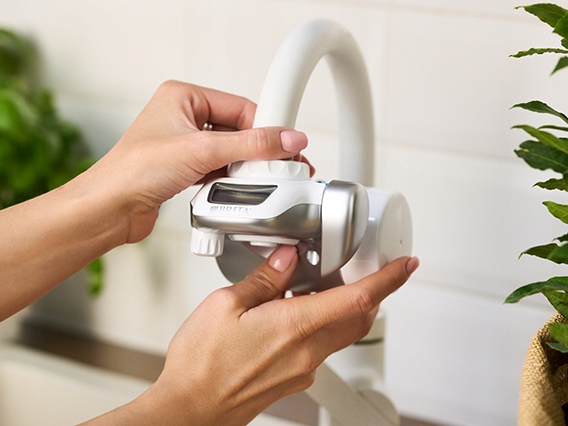 System filtracyjny nakranowy On Tap Brita Waga produktu z opakowaniem jednostkowym 0.65 kg