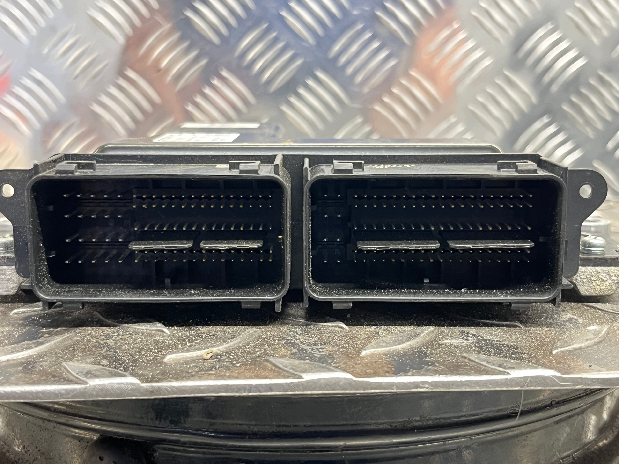 computer of the engine control unit ECU VOLVO XC90 II 2019 T6 2.0 B 31459913