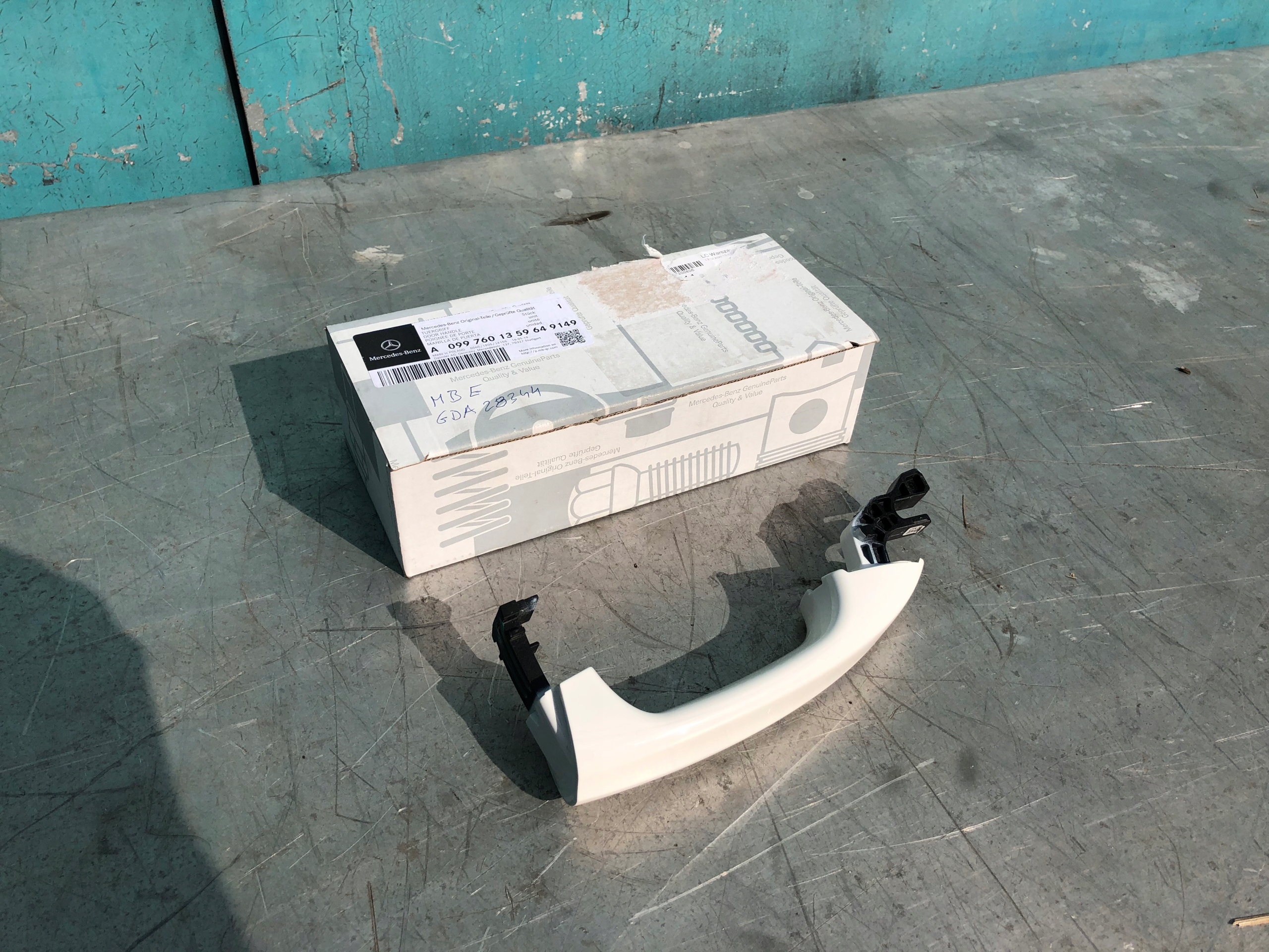 MERCEDES W205 ручка дверей ліва передня A0997601359