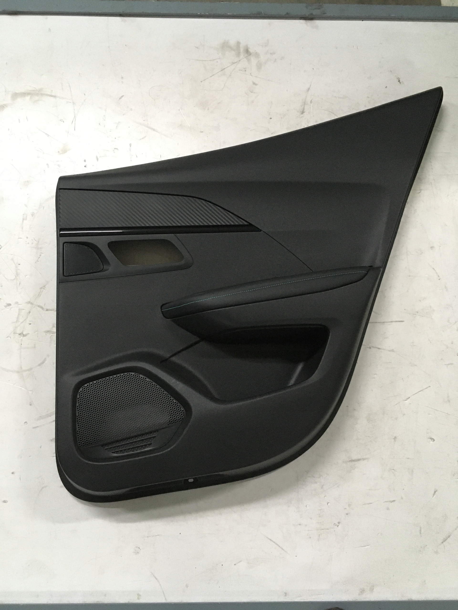 BOCZEK DRZWI PRAWY TYŁ PEUGEOT 2008 II 98424826ZD