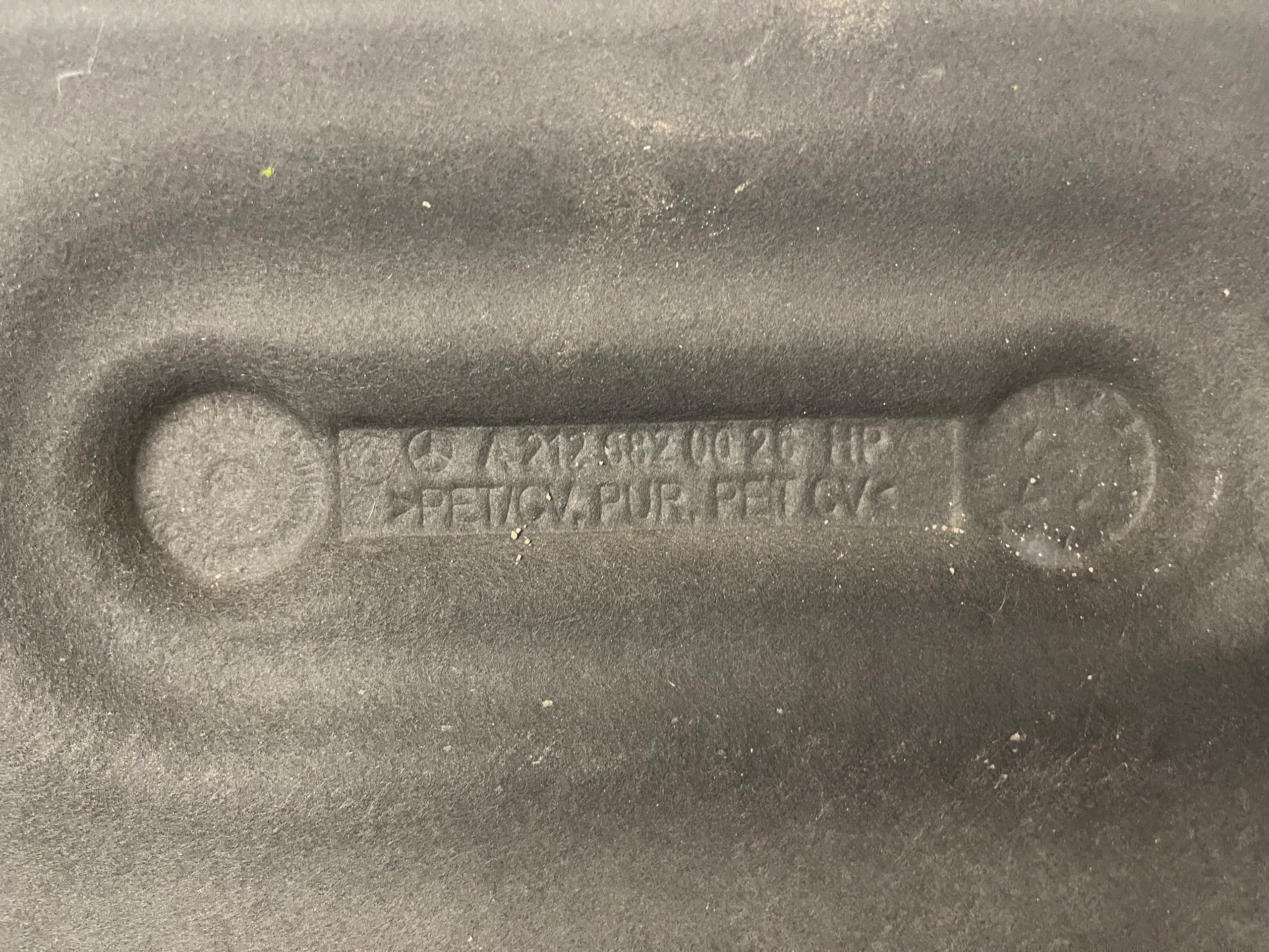 MERCEDES E-KLASA W212 Insonorisation du capot A2126820026