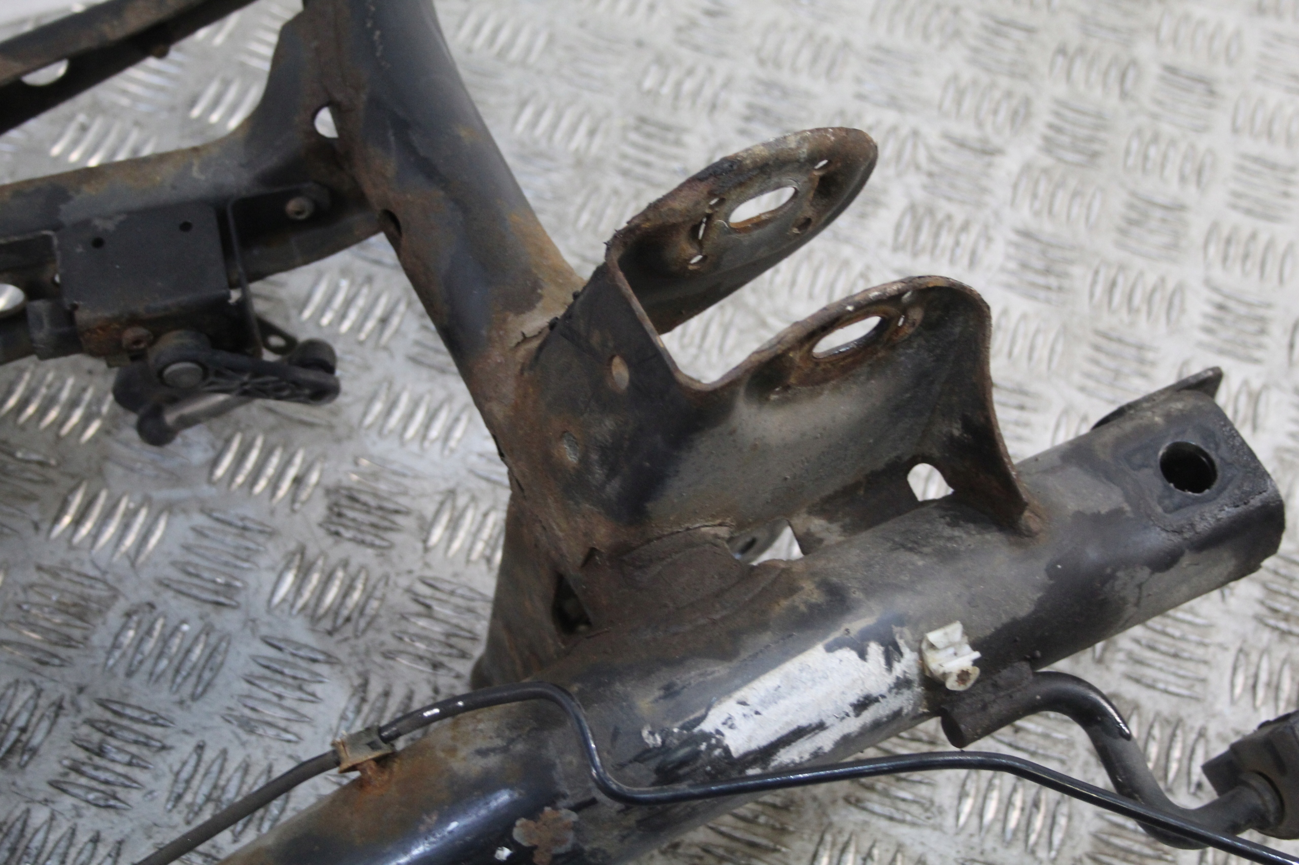 axle beam subframe axle beam rear part VW GOLF VI 6 5K7 CABRIO