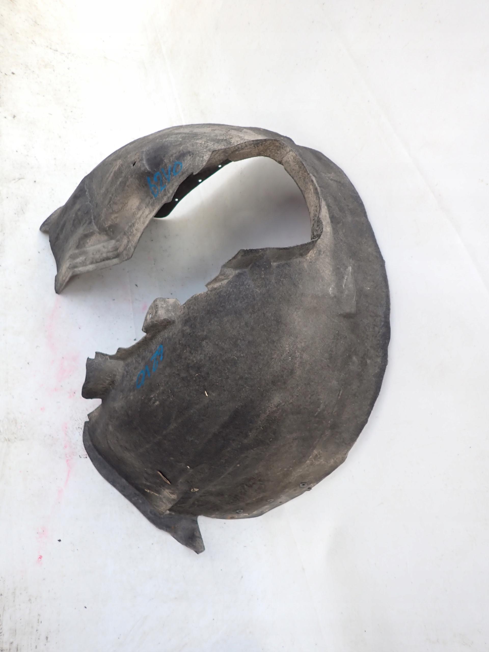 VOLVO XC60 and 1 08-17 mudguard front front right