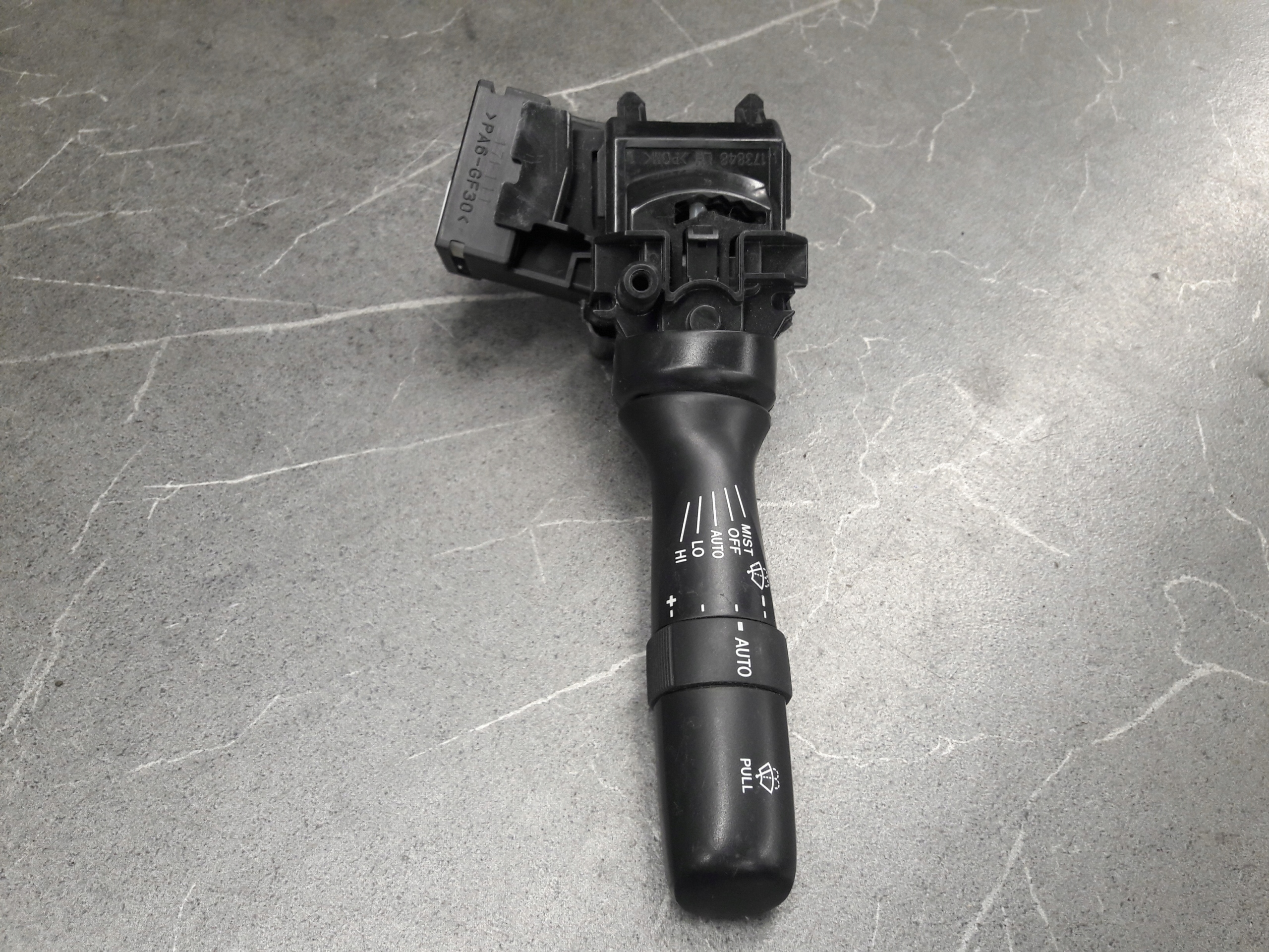 3055117F166 przelacznik WYCIERACZEK PEUGEOT 107 Typ samochodu Samochody osobowe