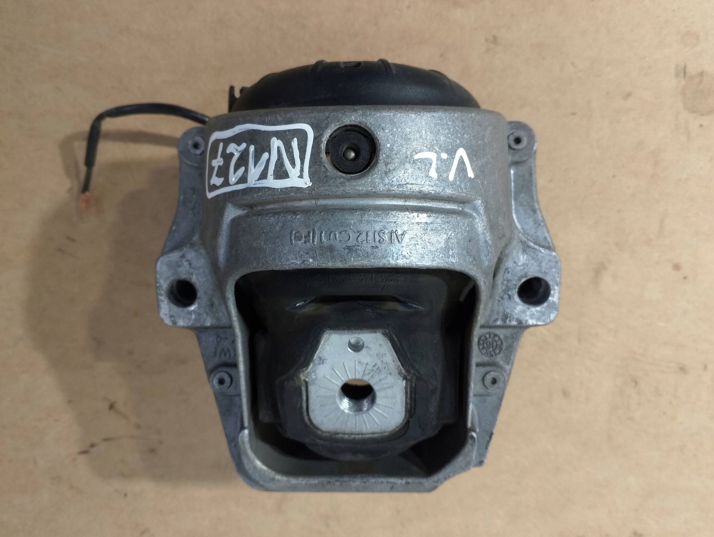 PORSCHE MACAN AUDI Q5 engine mount left 8R0199381 (N127)