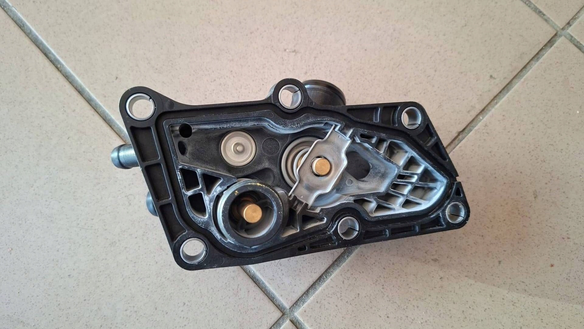csomag termostatu Renault Clio V 110618961R
