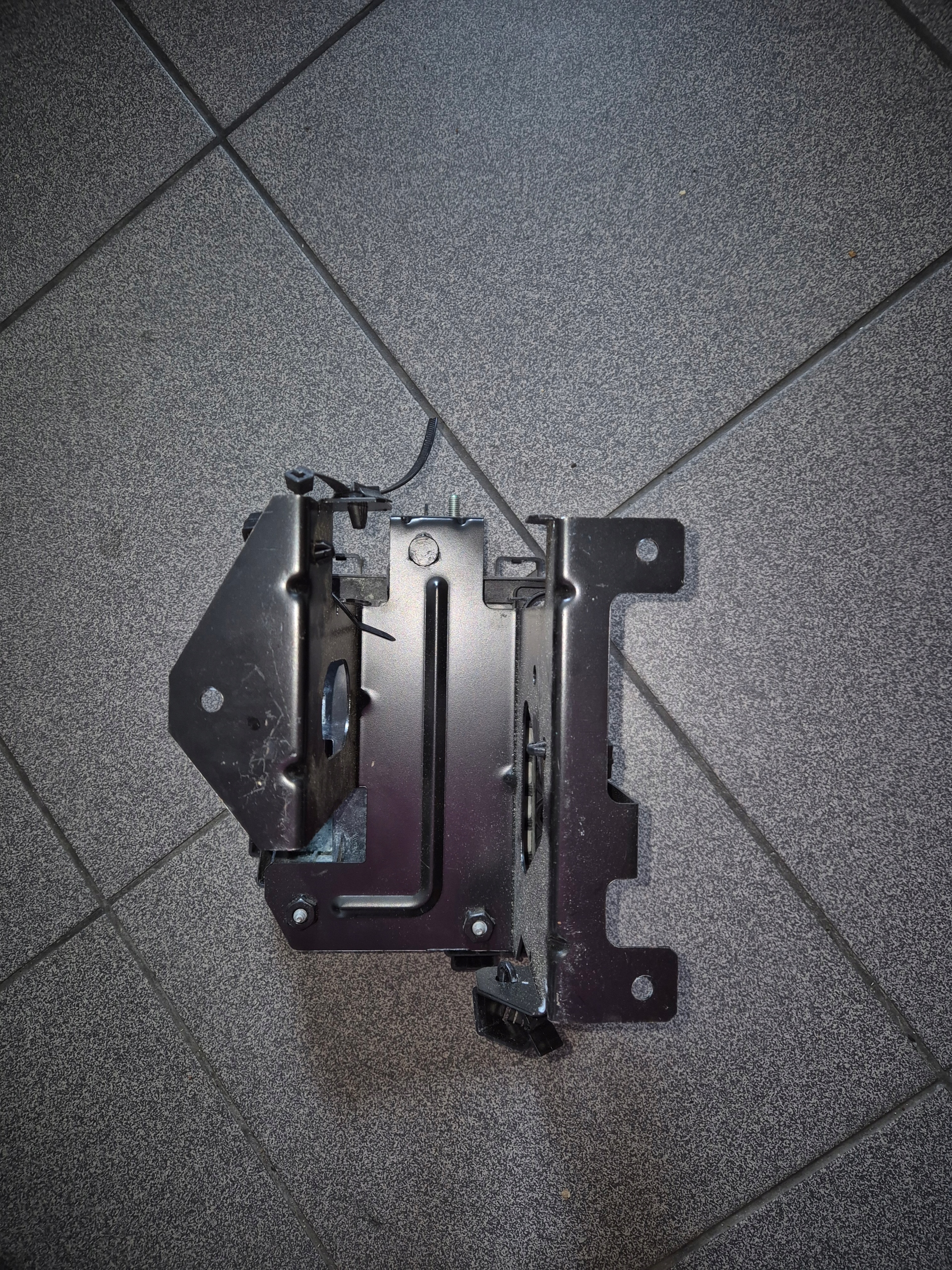 Support plaque Borne Positif IVECO DAILY
