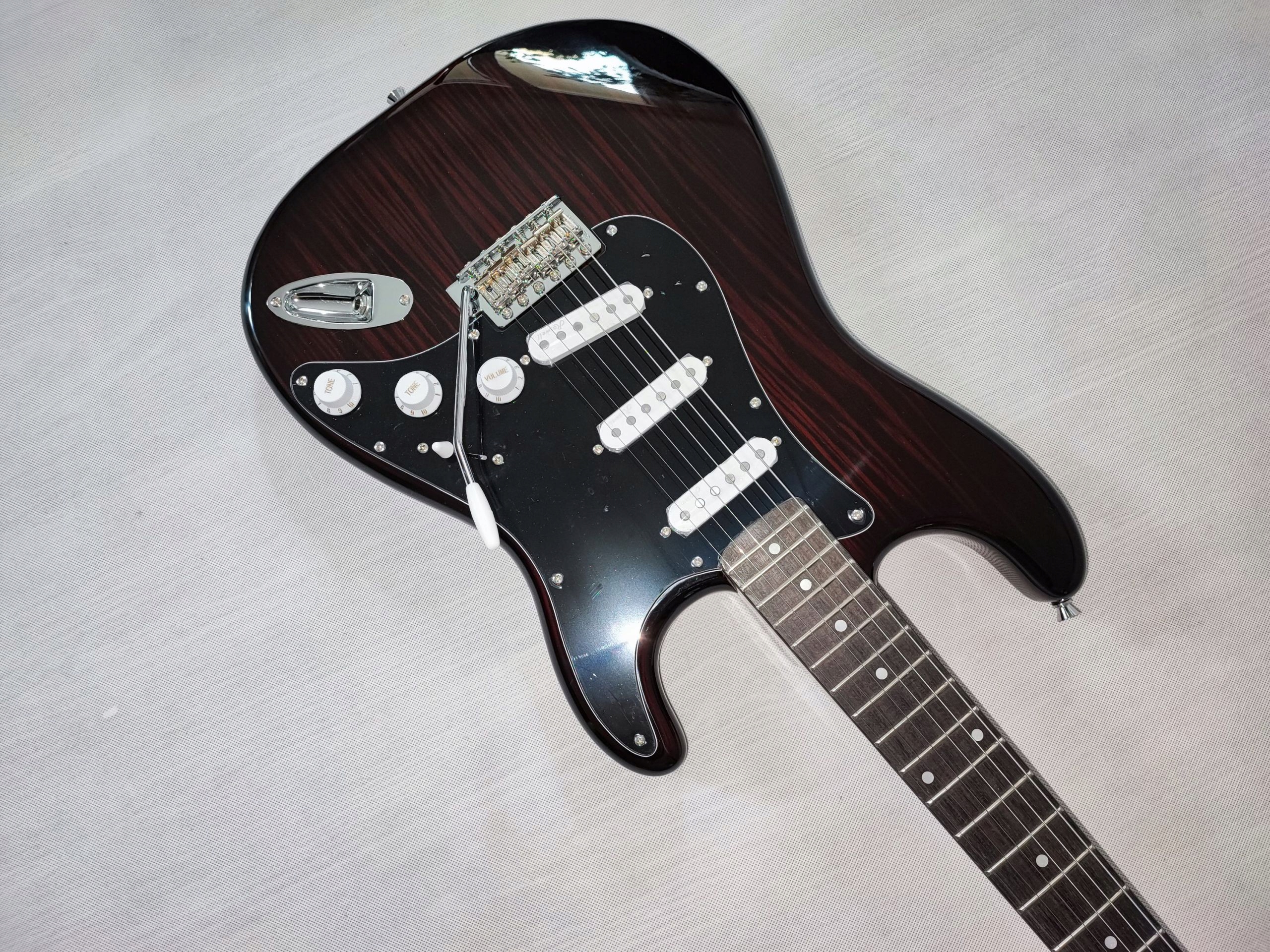 HARLEY BENTON ST-70RW STRATOCASTER WYREGULOWANY Rodzaj Stratocaster