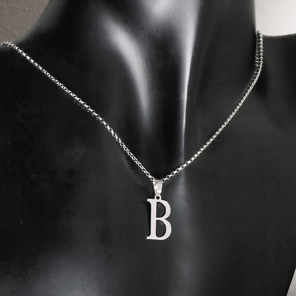 

Srebrny łańcuszek dł. 51cm z literką "b"