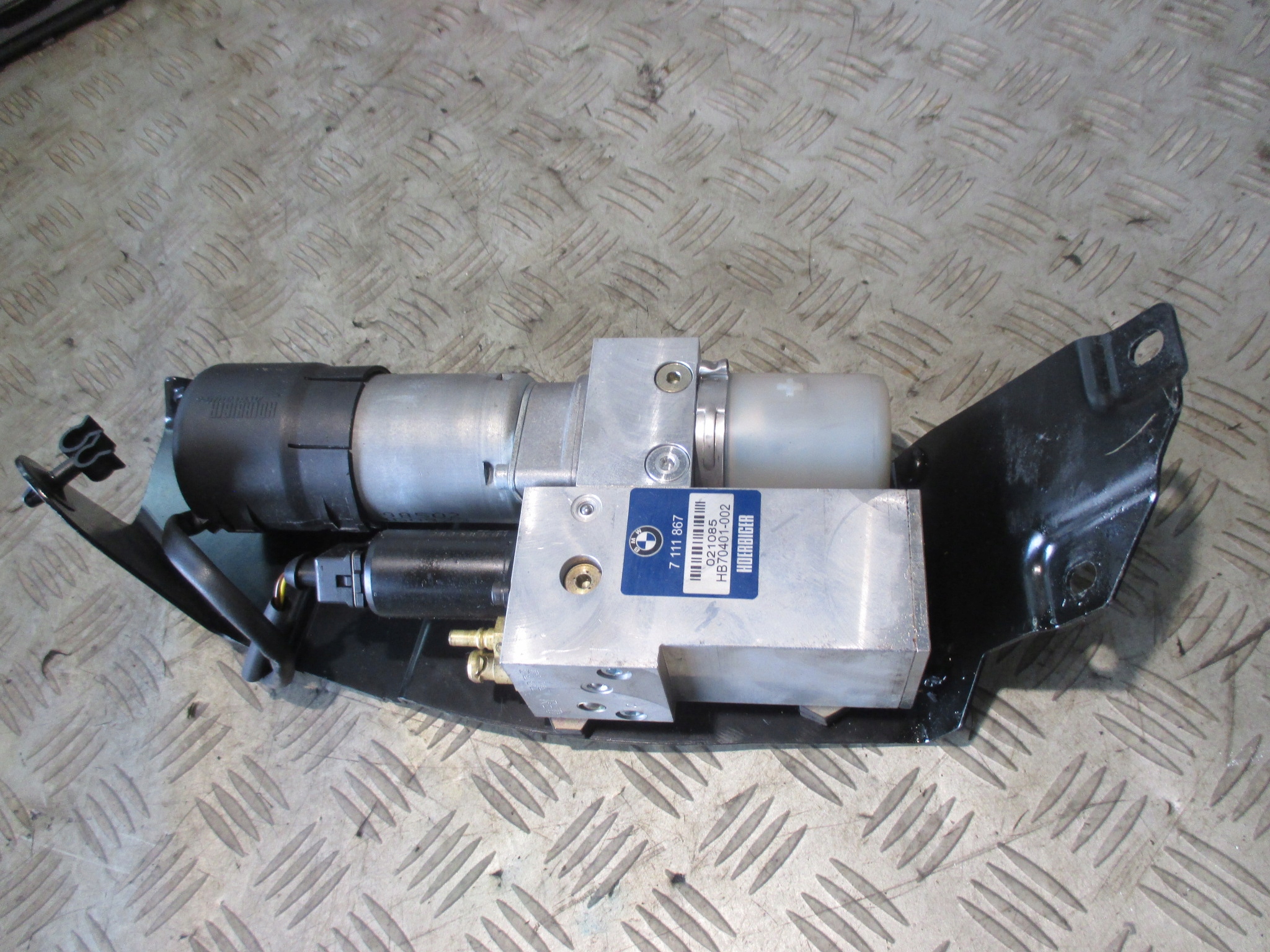 BMW E61 POMPA HYDRAULICZNA KLAPY BAGAŻNIKA 7111867