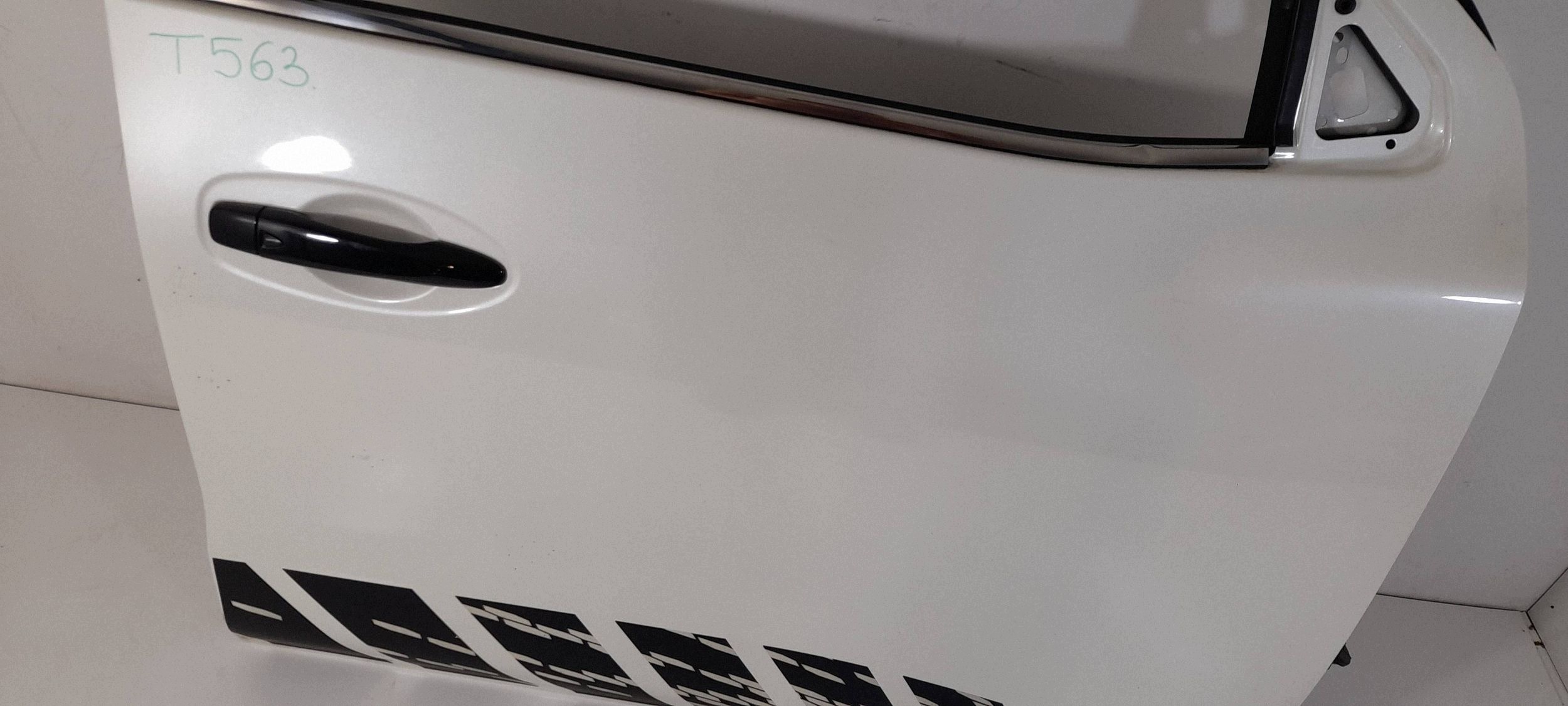 Nissan Navara D23 door front right (T563)