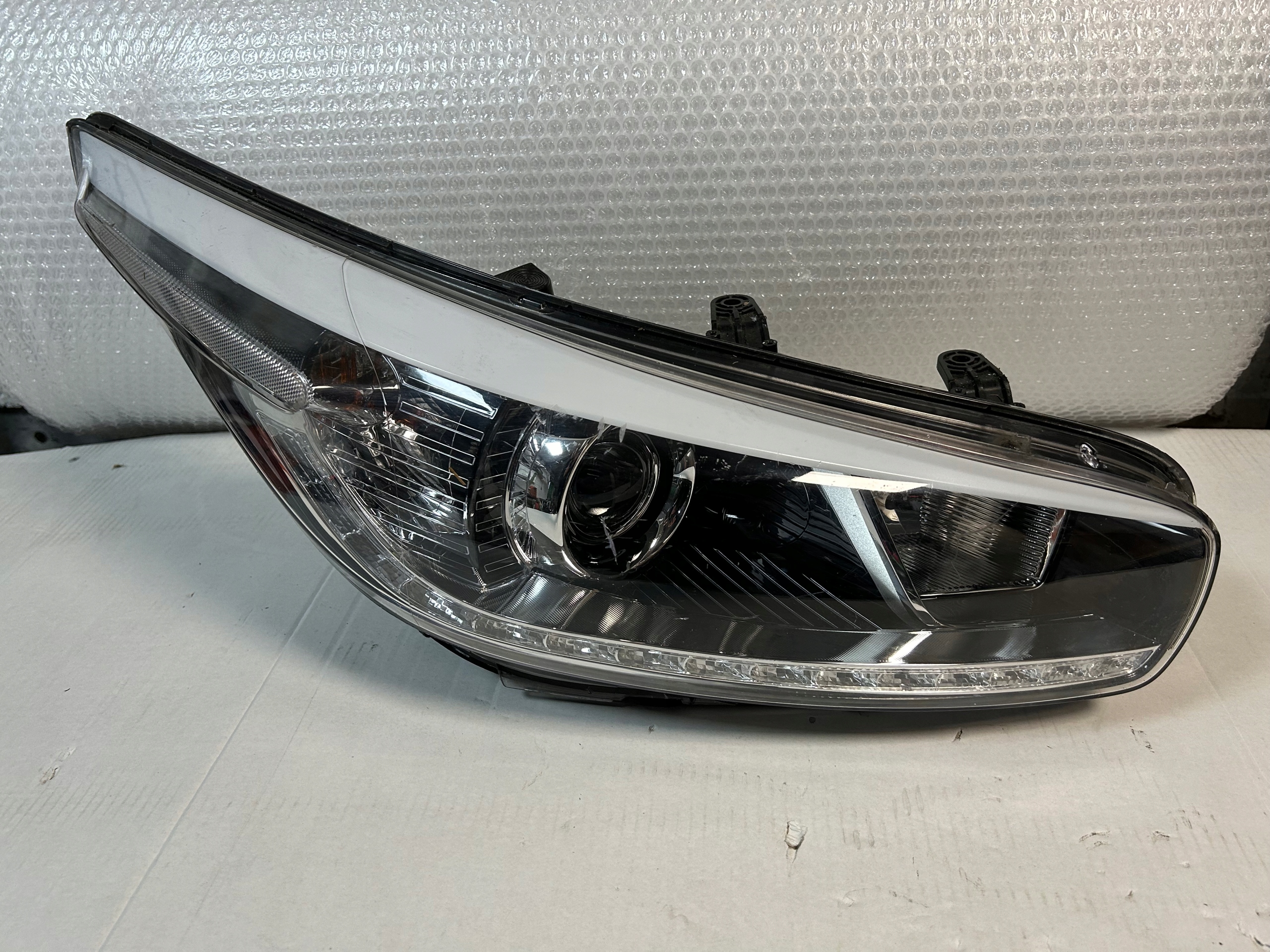 KIA CEED II LAMPA PRAWA PRZÓD PRZEDNIA