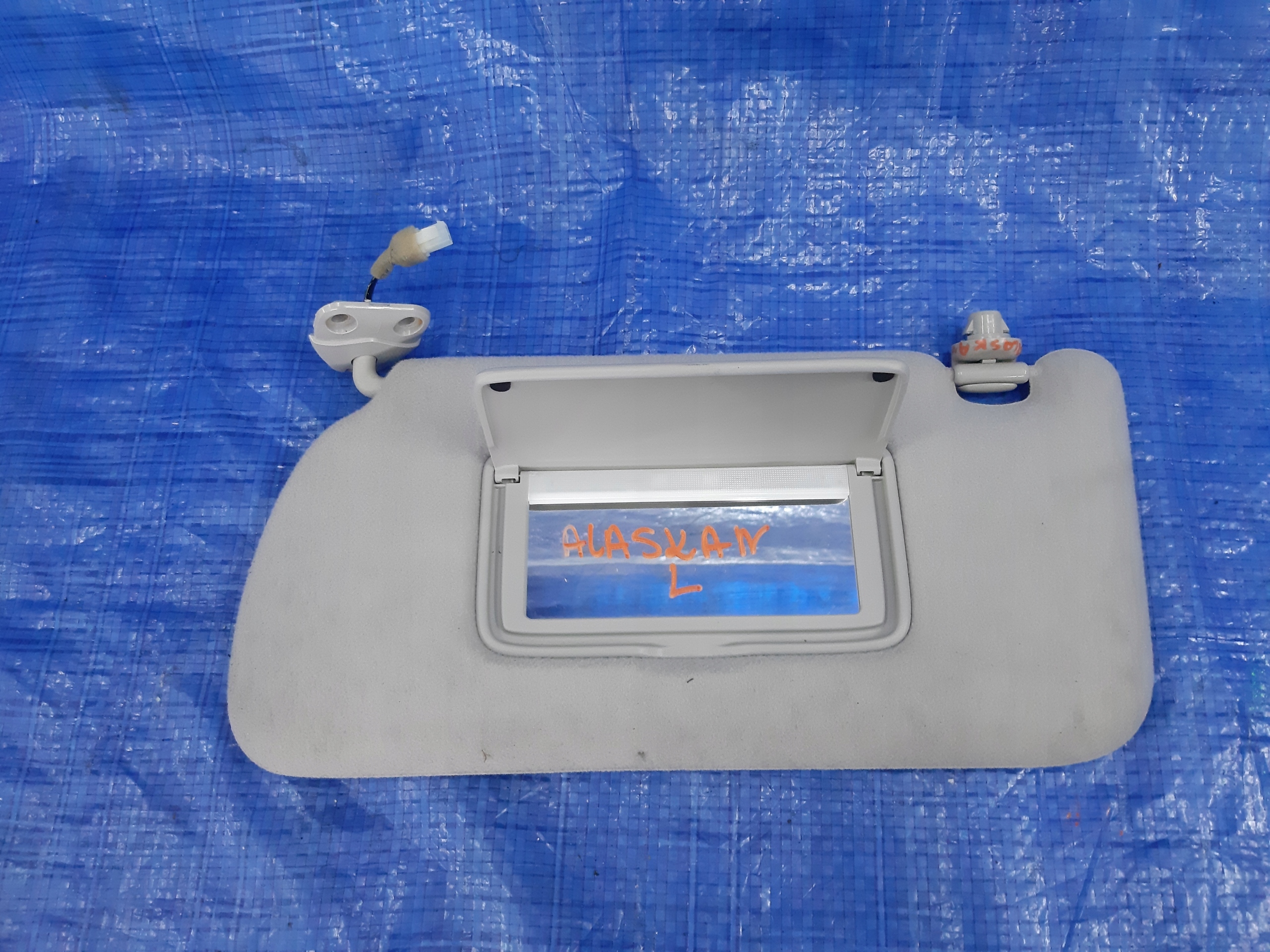 cover PRZECIWSLONECZNA left NAVARA NP300 ALASKAN