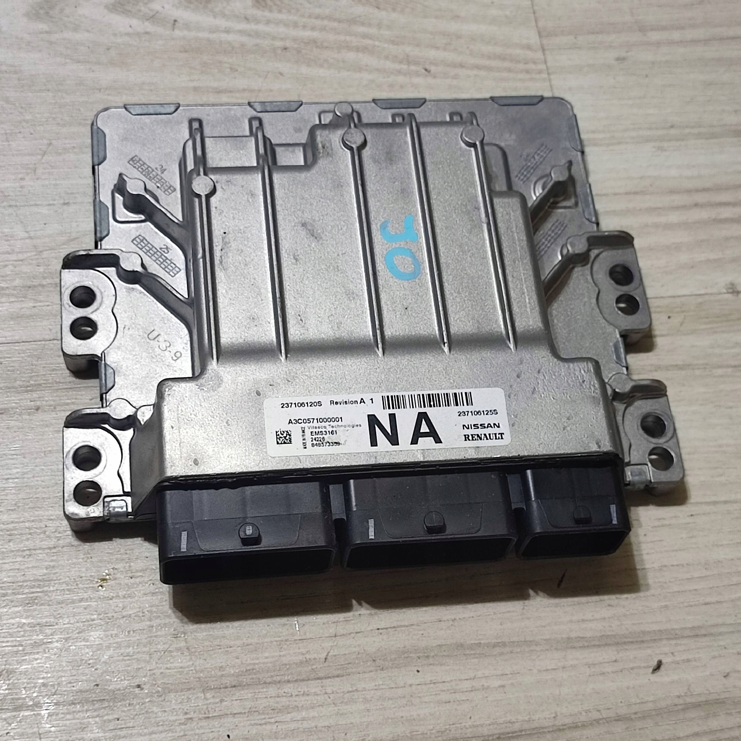 control unit ECU of the engine Dacia Jogger 237106120S