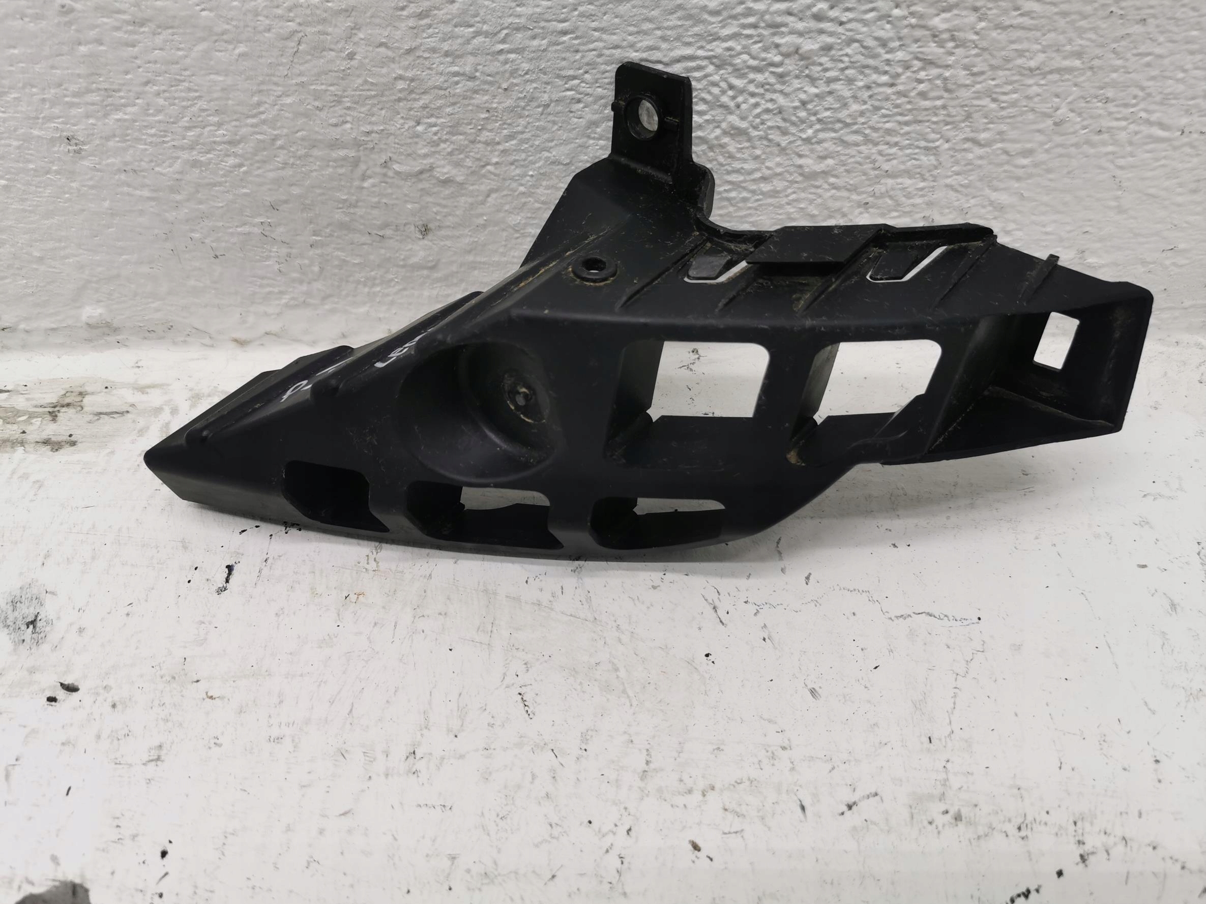 bumper bracket right rear part SEAT LEON III 5F0807378