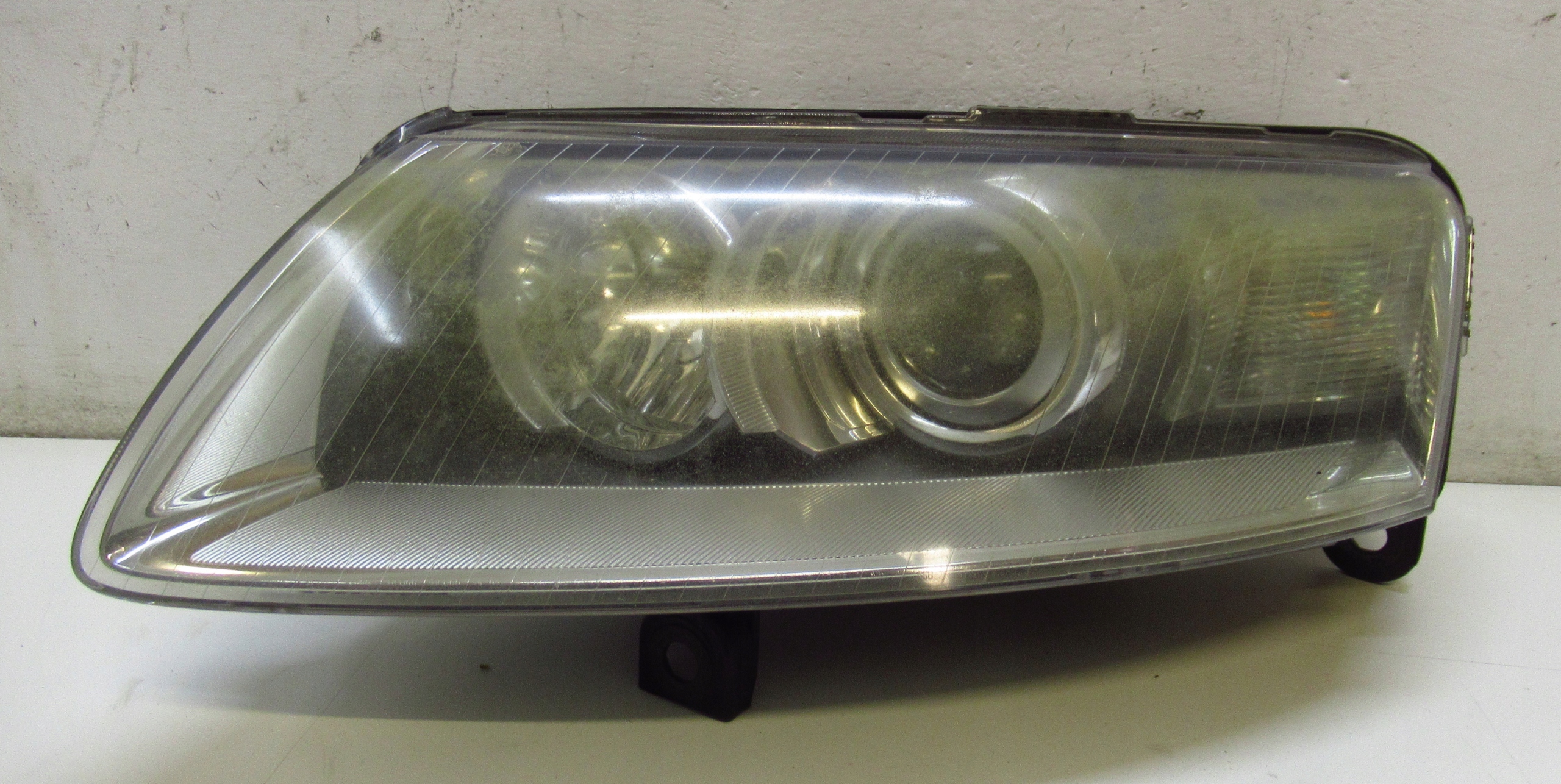 AUDI A6 C6 light front left XENON complete EU