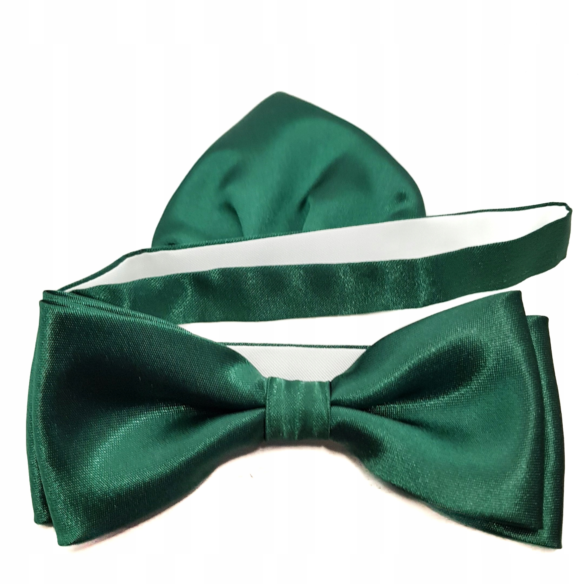 

Ciemna Zieleń Butelkowa W Połysku Mucha Z Poszetką