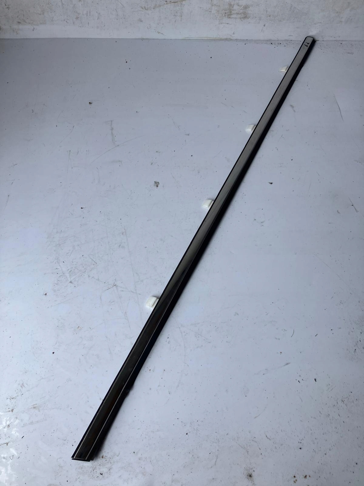 moulding dust door right front CHEVROLET CAPTIVA CHROM