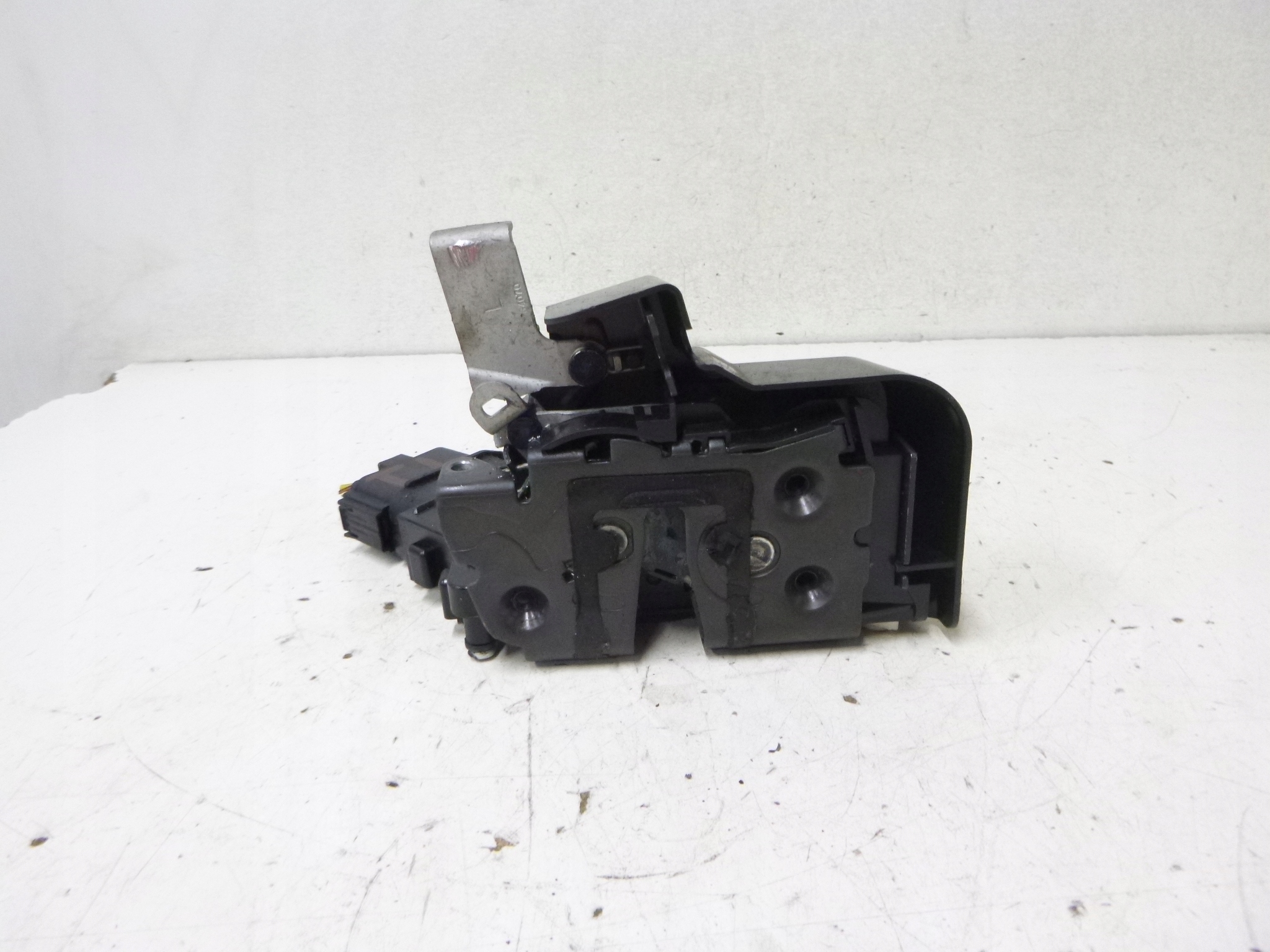 lock door rear part left Ford Focus II Hb 5D 07r.