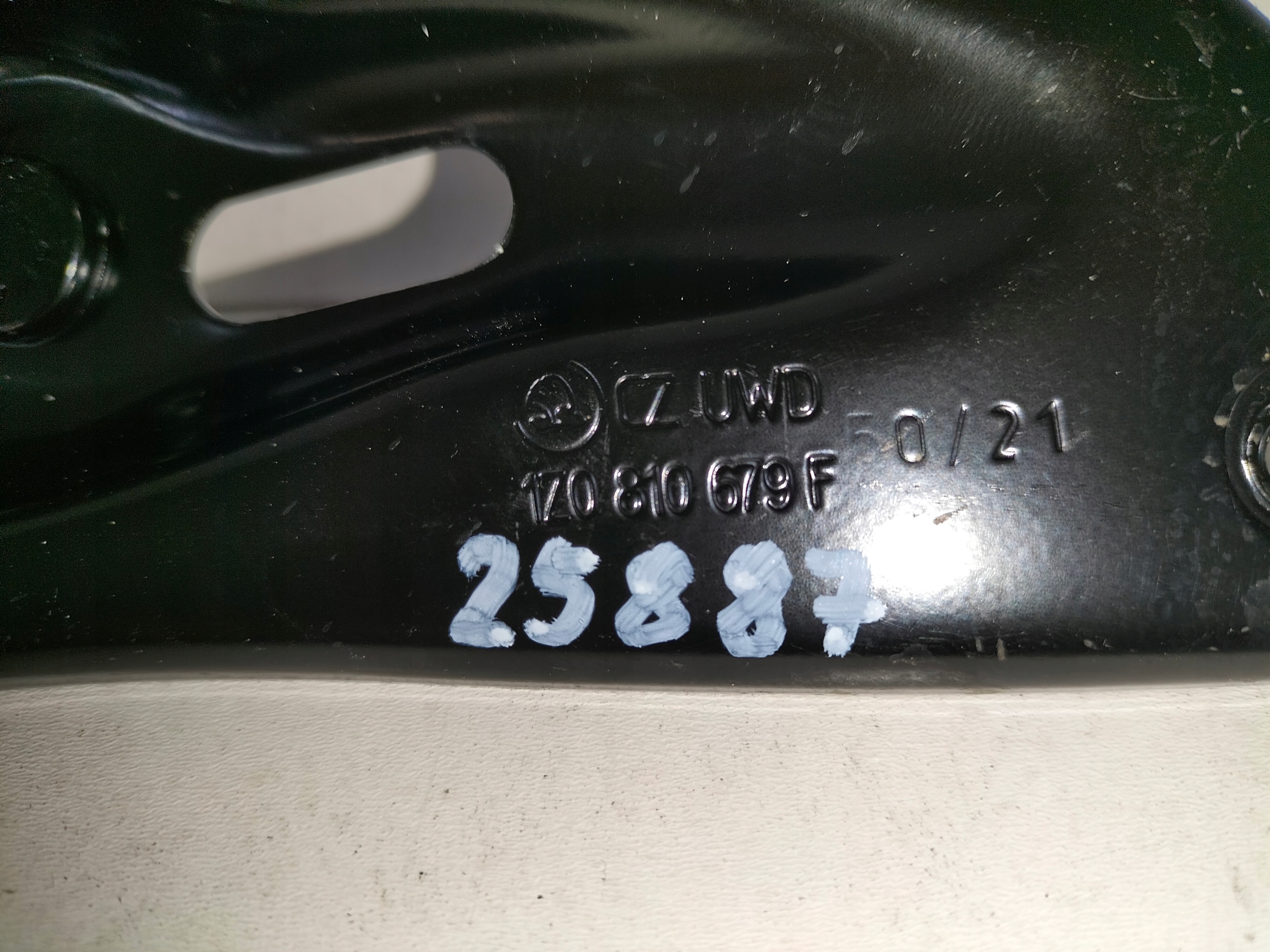 CONSOLE AILE AVANT GAUCHE SKODA OCTAVIA II 04