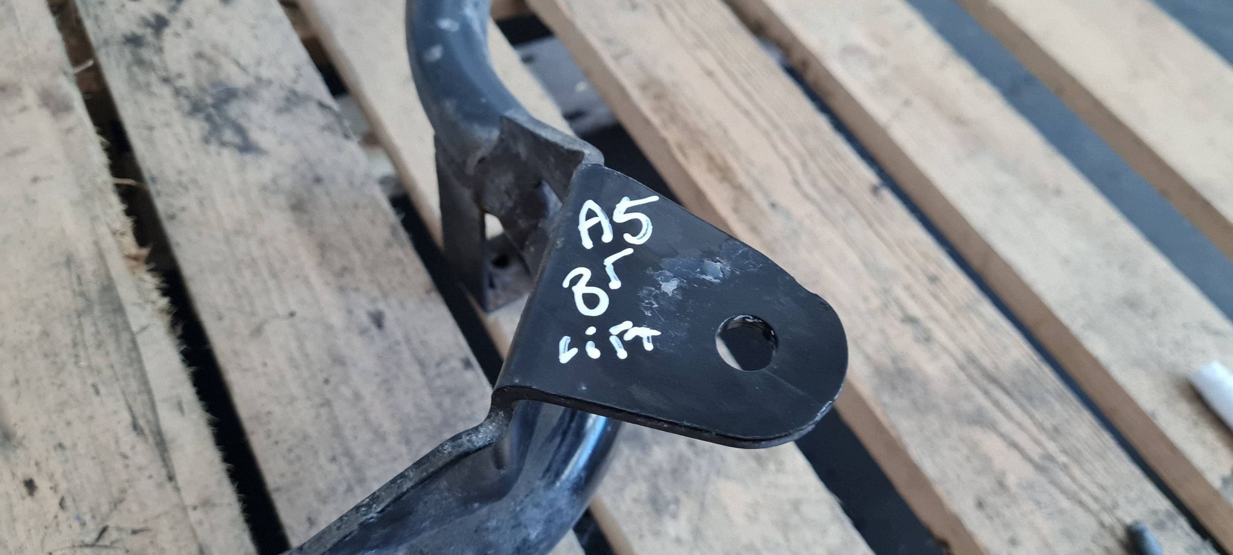 A5 8T LIFT bracket holder holder tanks ADBLUE 8K0131979C A4 B8