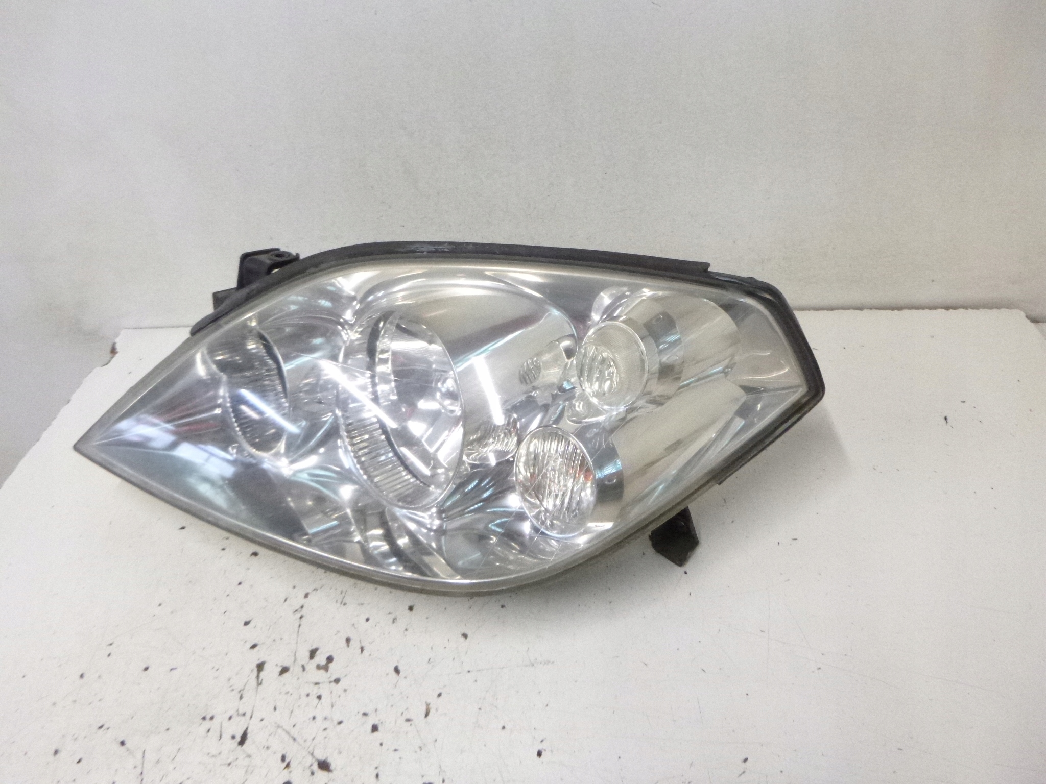 light front Nissan Primera P12 2007r. HELLA