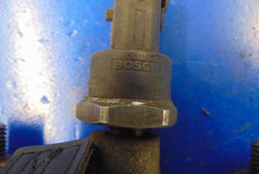 nissan PRIMERA P12 1.9 топливная рейка 0445214024