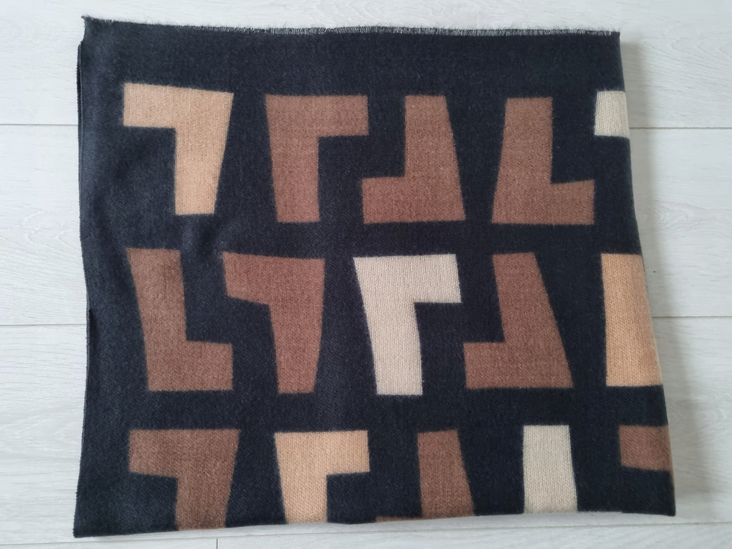 SZAL SZALIK DAMSKI APASZKA CHUSTA DAMSKA Długość (cm) 180 cm