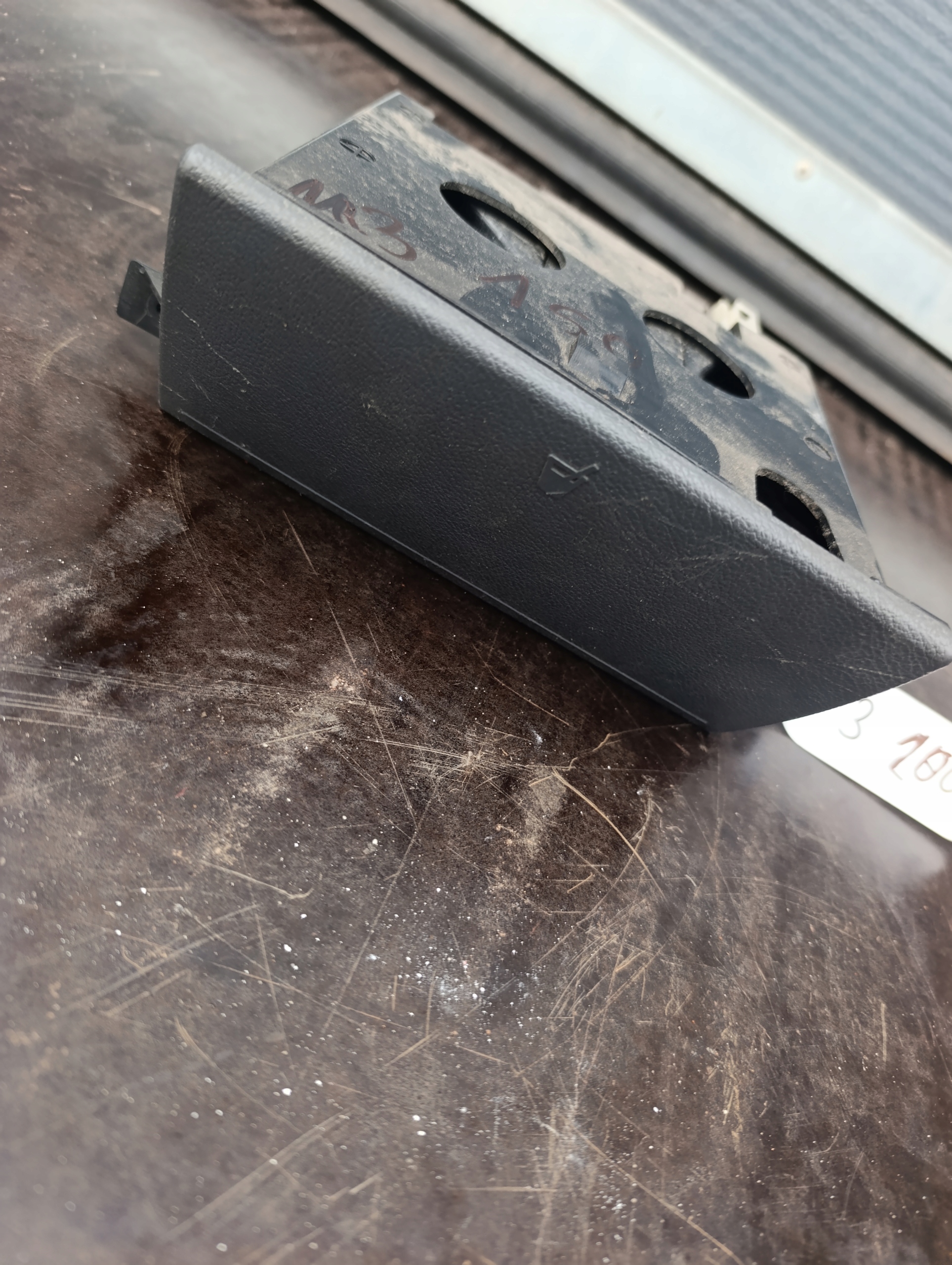 VW T5 PODWOJNY bracket for KUBKI/ damaged