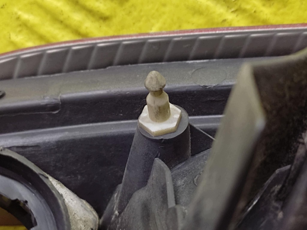 NISSAN X-TRAIL T30 light right rear part