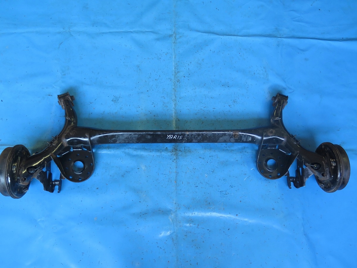 BELKA OŚ ZAWIESZENIE TYŁ TOYOTA YARIS III
