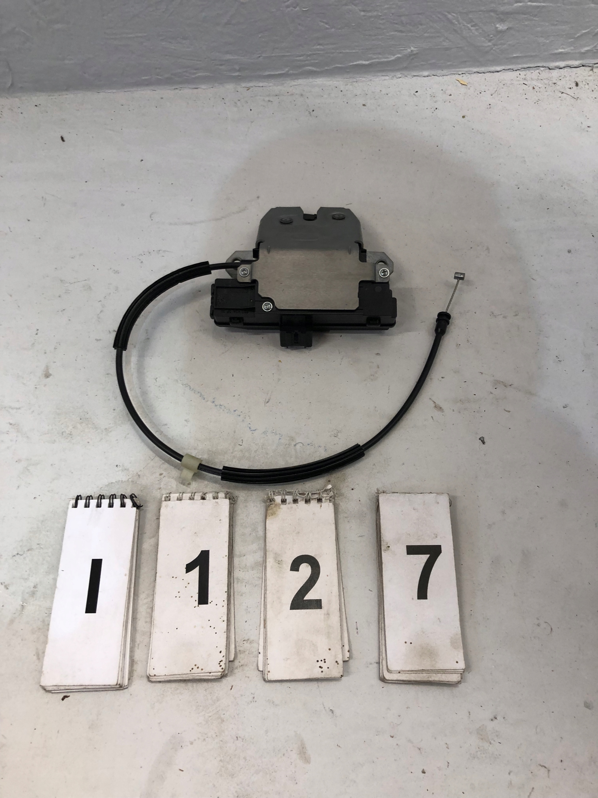 VOLVO S80 ZAMEK KLAPY/BAGAŻNIKA 07-