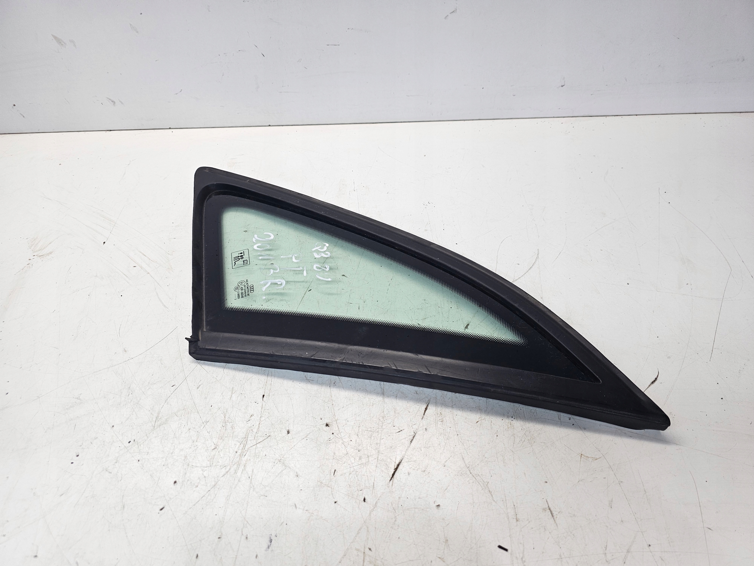 window bodywork right rear part AUDI Q3 8U 2013R