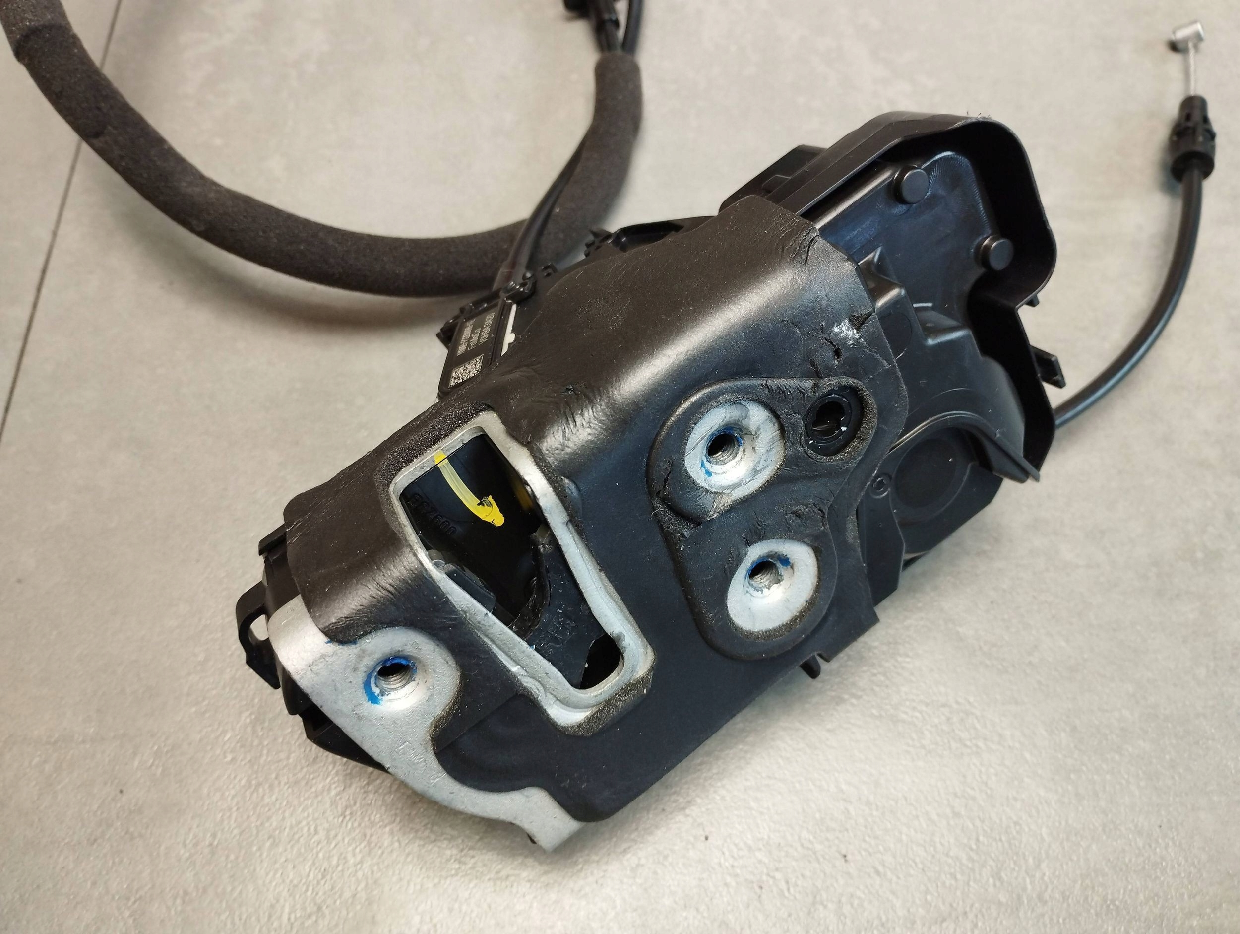 Volkswagen Amarok II 2023 lock right front N1WAE21812PF