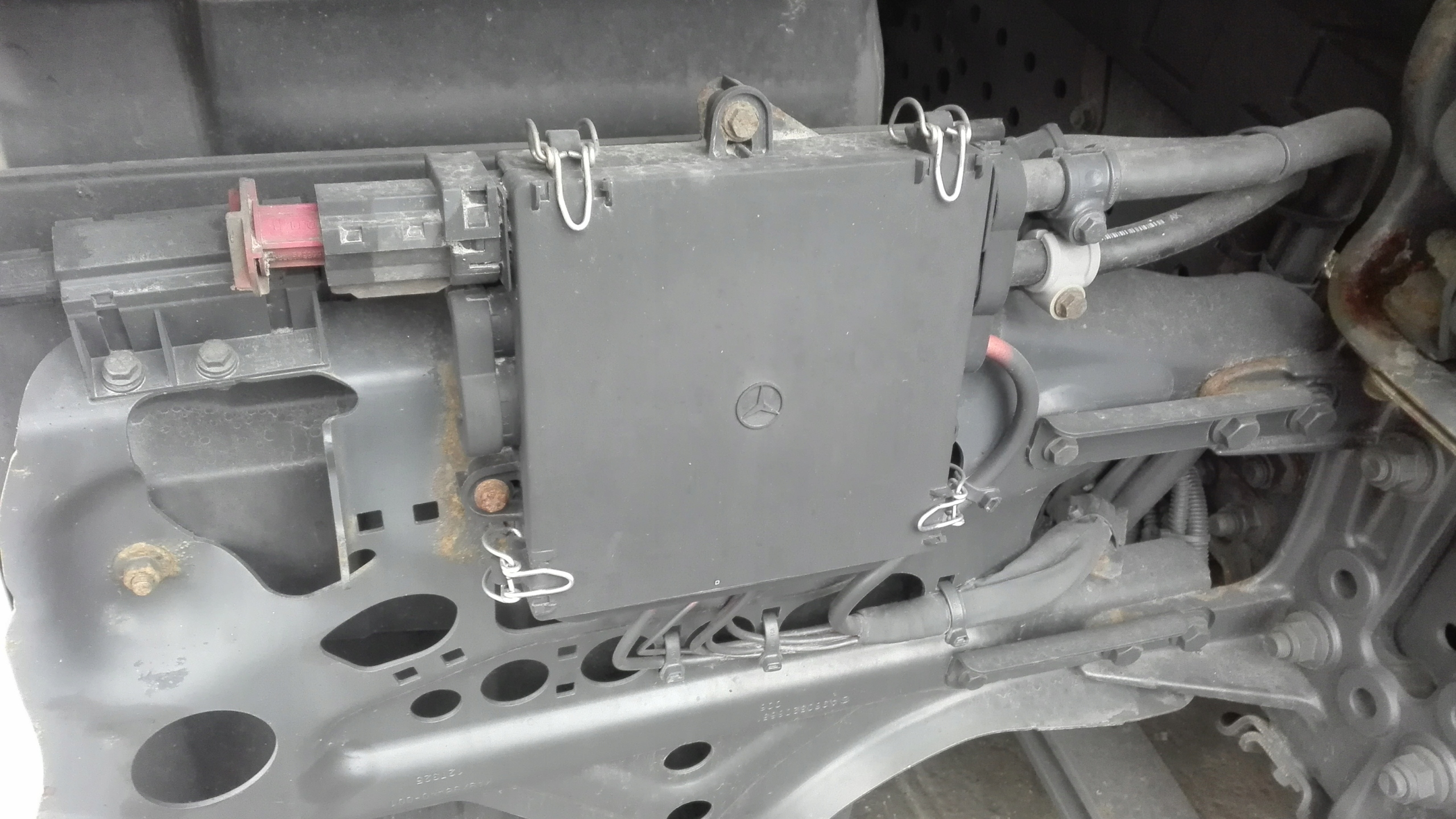 SKRZYNKA BEZPIECZNIKÓW MERCEDES ACTROS MP 4 400 ZŁ