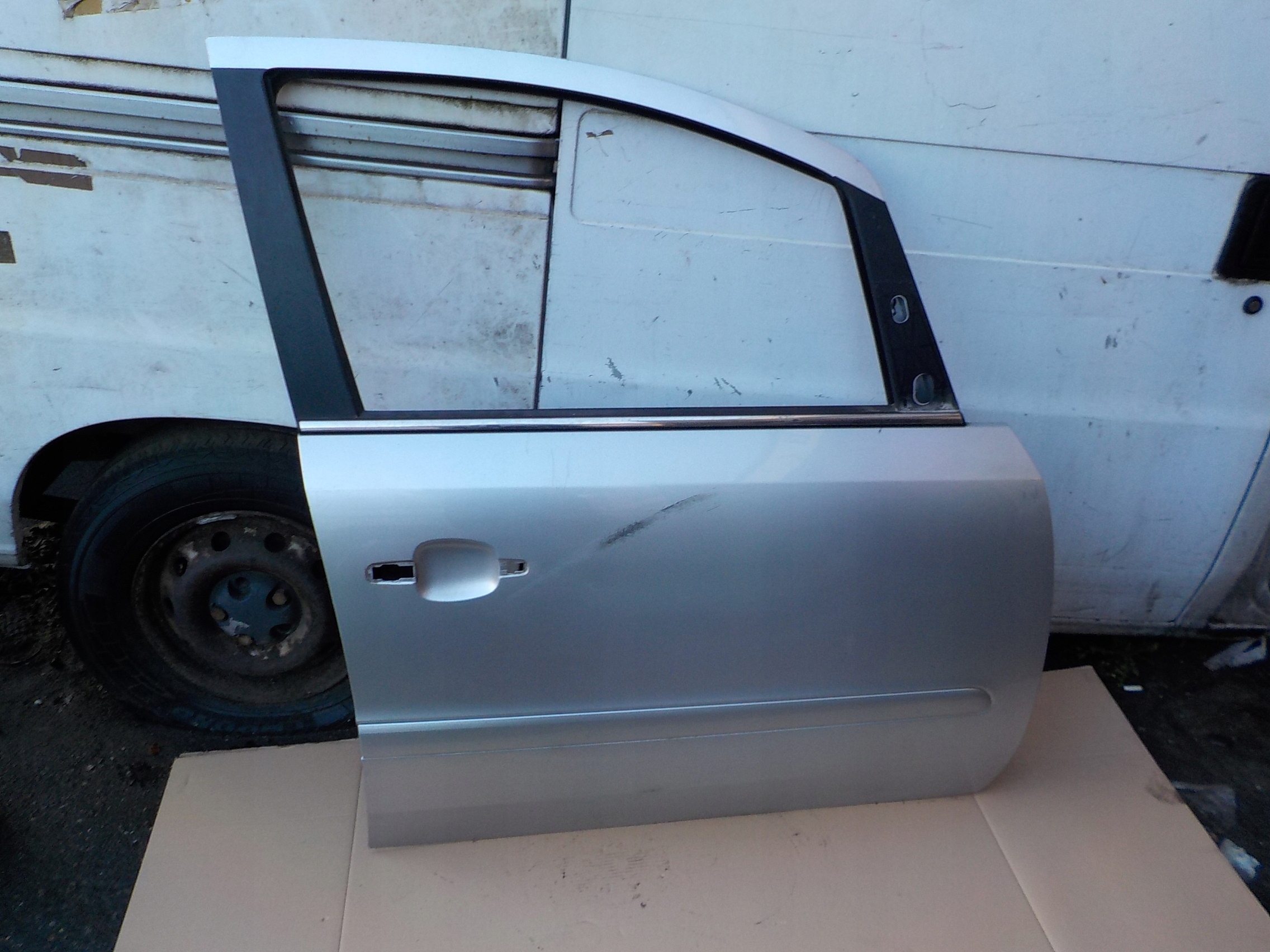 door right front opel zafira B 2005r