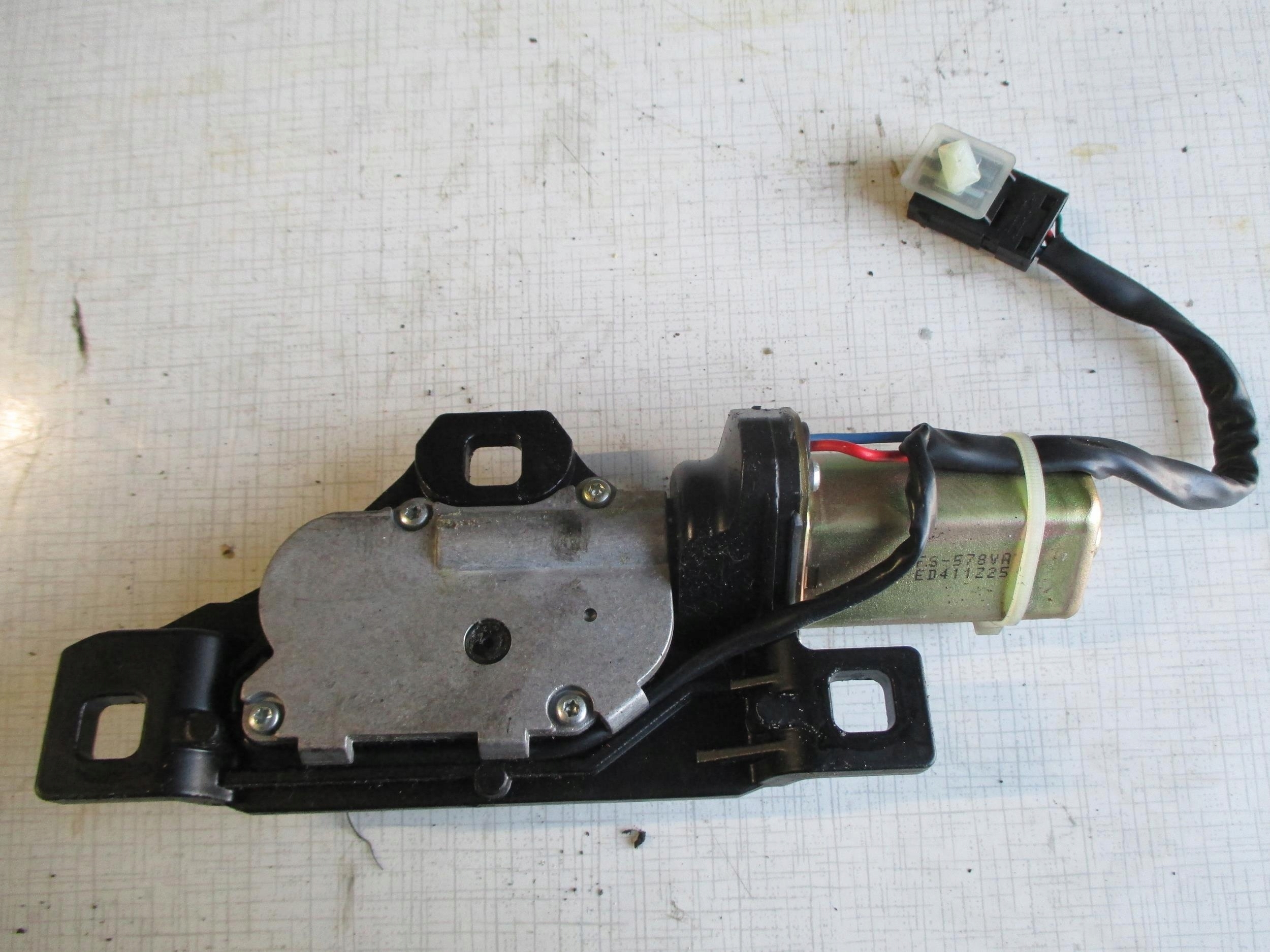 BMW E65 E66 ZAMEK KLAPY DOCIĄG NAPĘD 6710 7014872