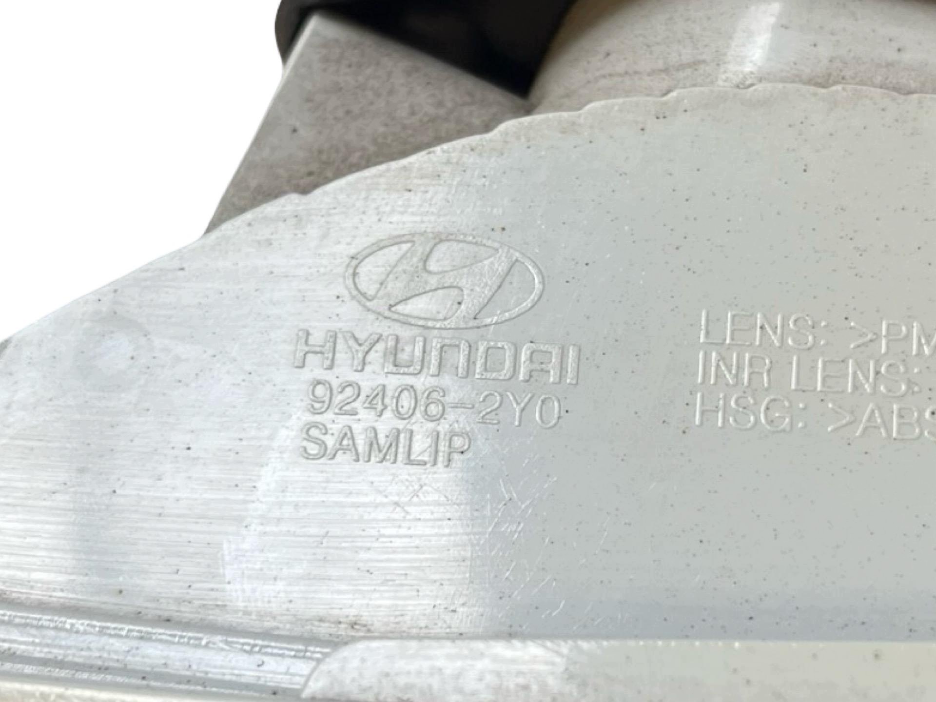 light rear to the bonnet right side Hyundai ix35 LM 2012 92406-2Y0