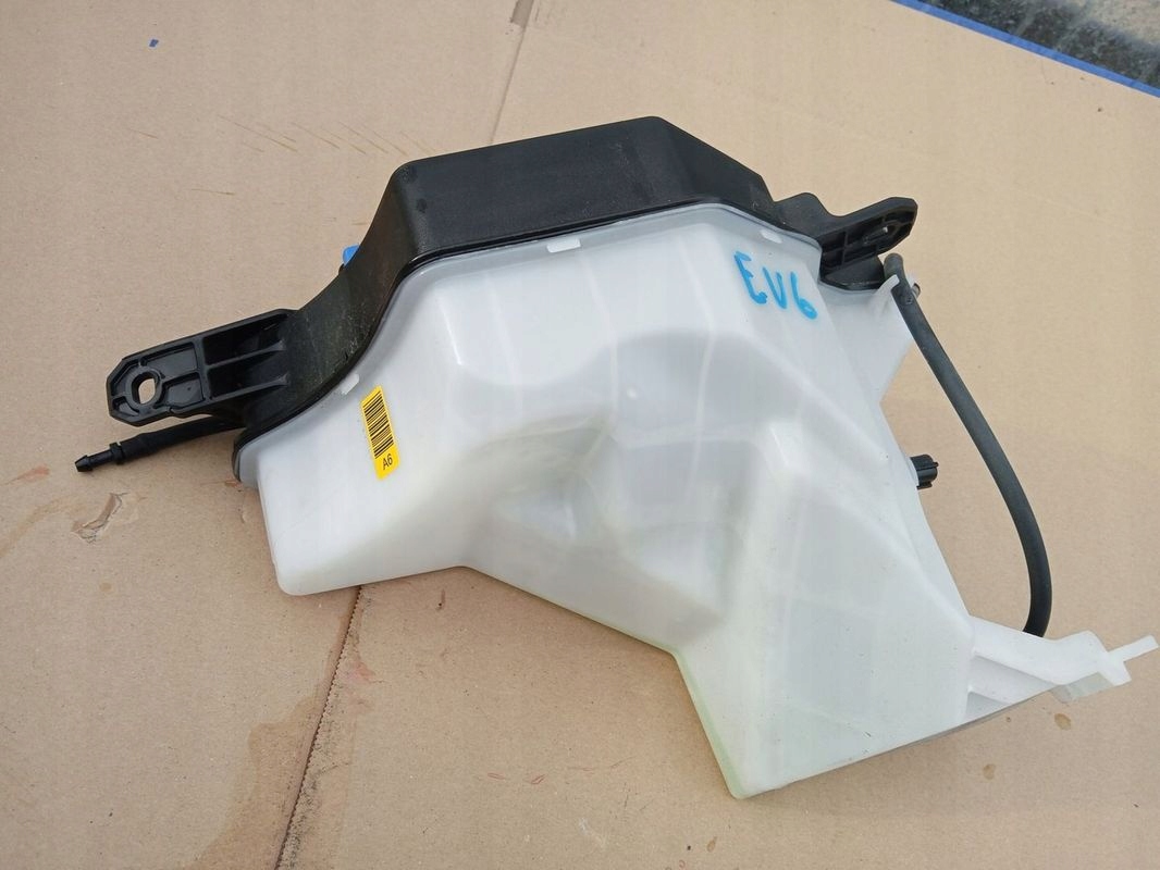 бачок омывателя kia EV6 22r