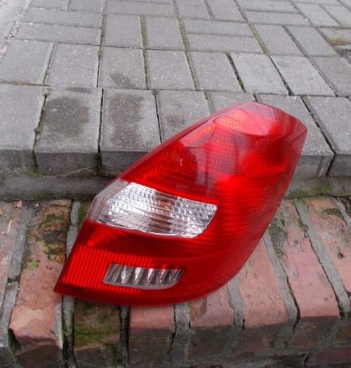 SKODA FABIA 2 II LIFT 07-14 HB/KOMBI PRAWA KOMPLETNA ORYGINAŁ