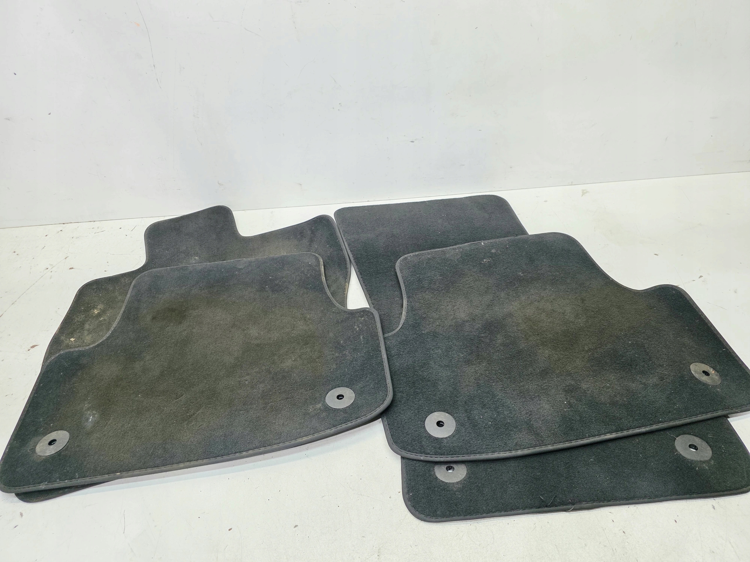 carpet mats MATERIAL WELUR AUDI A3 8V 8V1864435 8V1864436 QA5