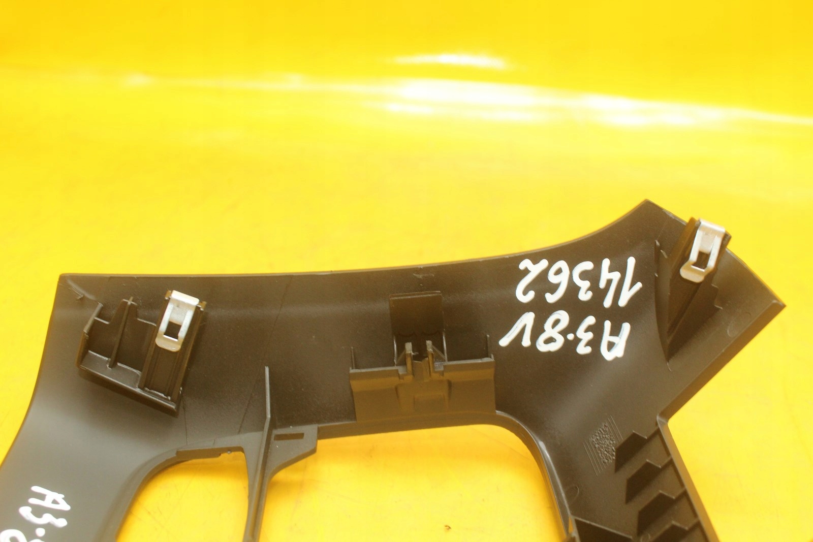 рамка защита консоль центральная Audi A3 8V 8V0864376B