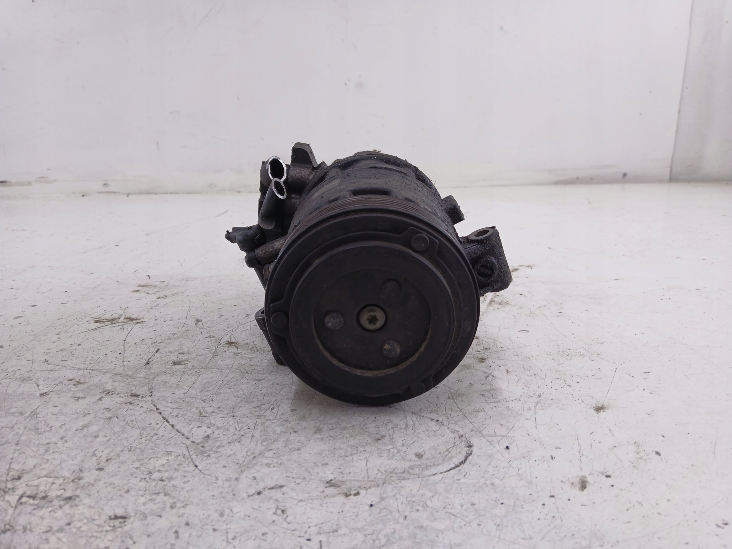 BMW E46 1.8 compressor; of the air conditioning compressor 6908660