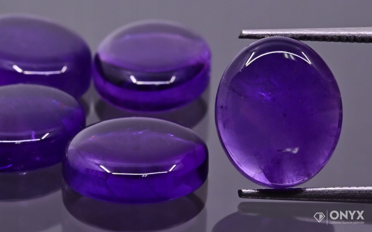 Ametyst A nízký kabošon ovál 15x12 mm