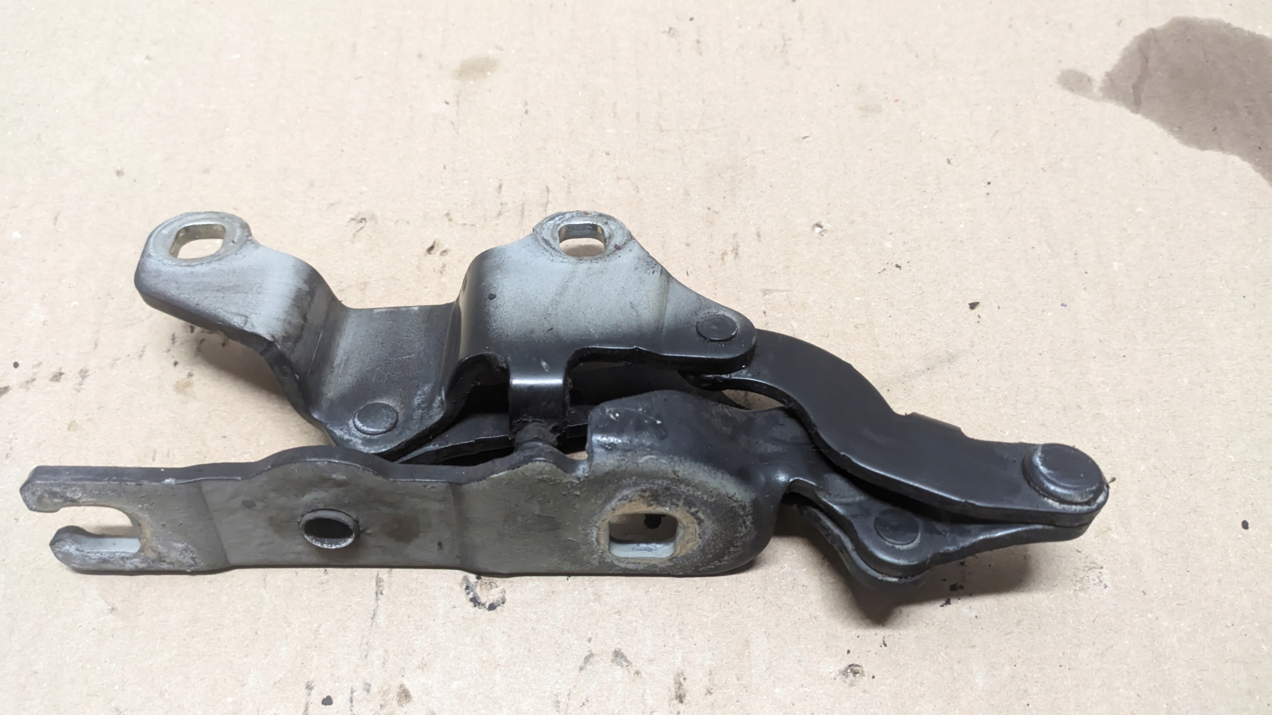 BMW E87 2.0D 11R hinge bonnets right 7060560