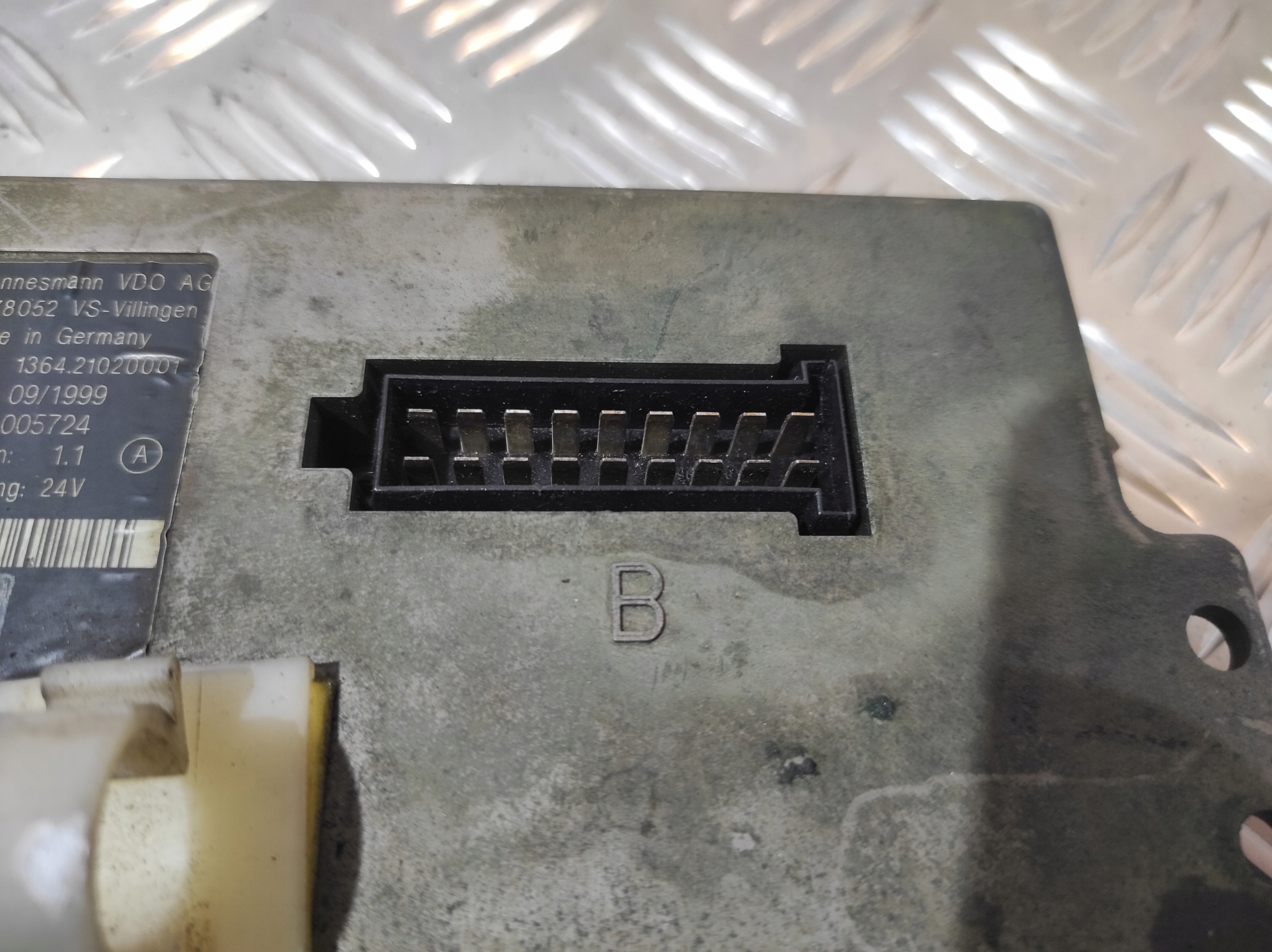 computer control unit MUX2-B VDO AG D-78052 1364.21020001 WERSJA 1.1 NR.005724