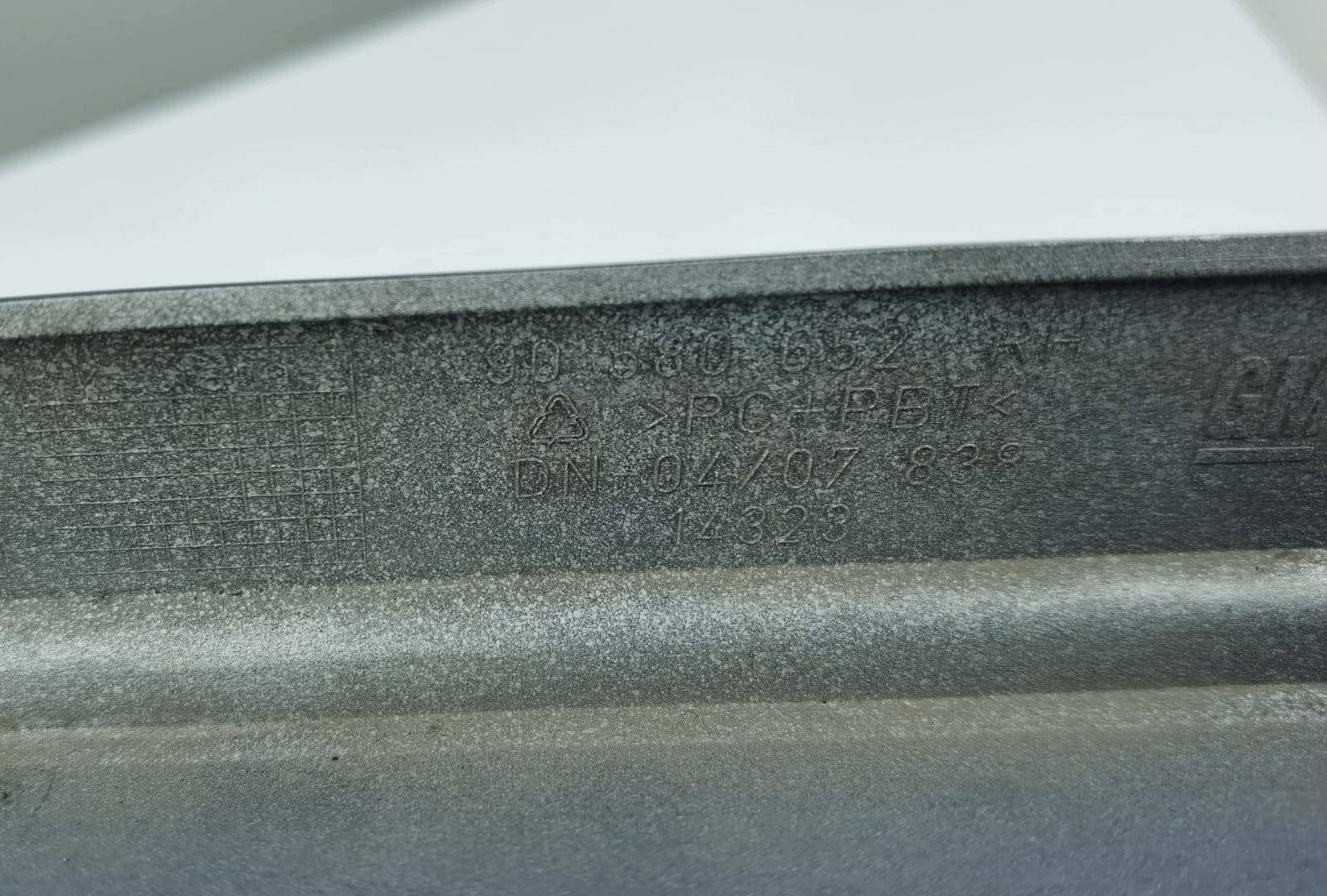 moulding below lampe right side Opel Zafira A facelift 2004 90580652